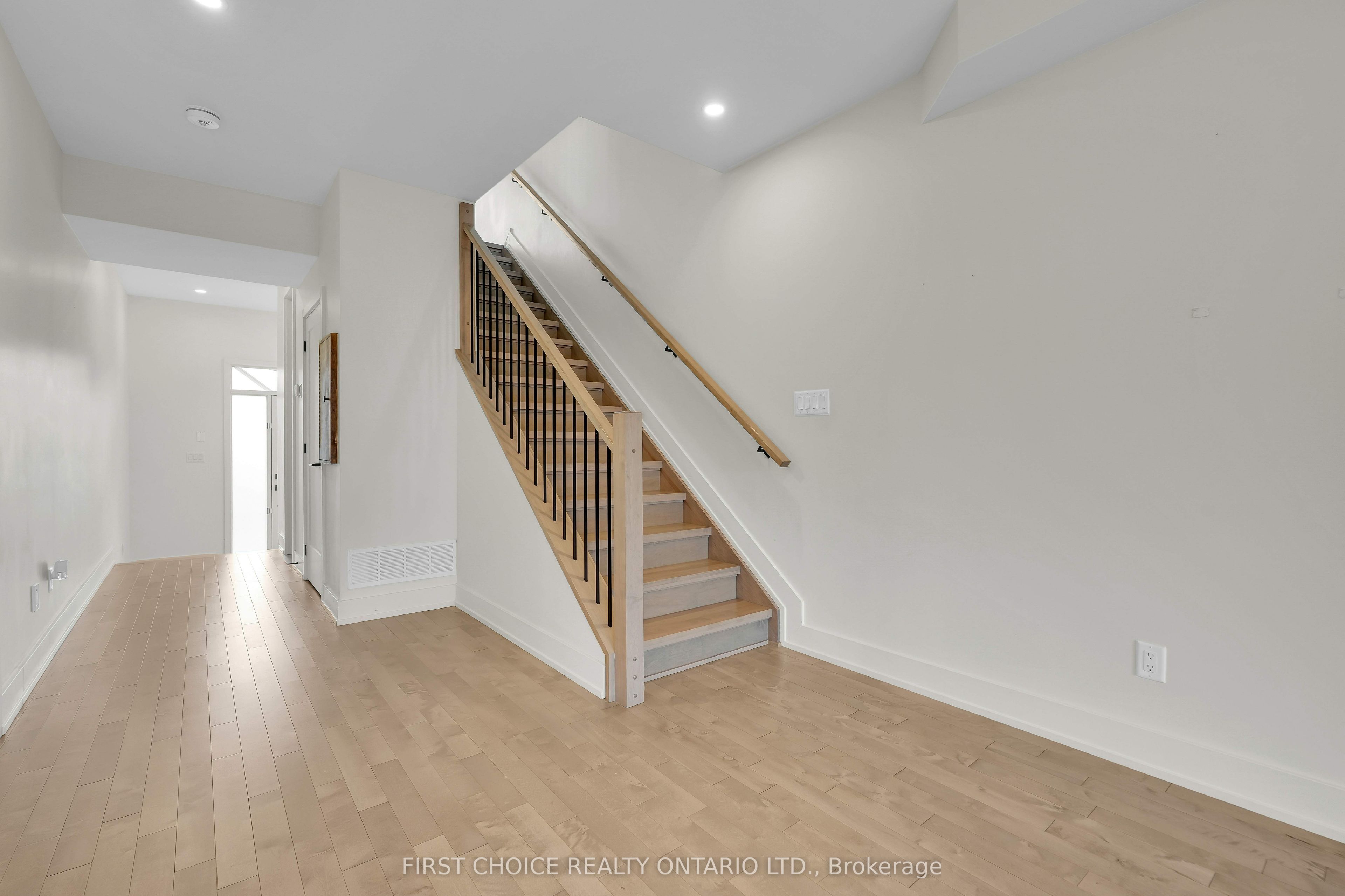 269 Queen Mary Street, Overbrook - Castleheights and Area, ON K1K 1X1 photo 4
