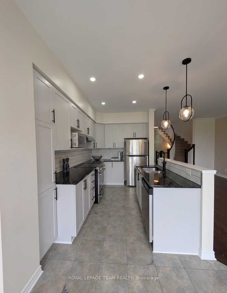 34 Torbec Avenue E, Kanata, ON K2T 0B6 photo 2