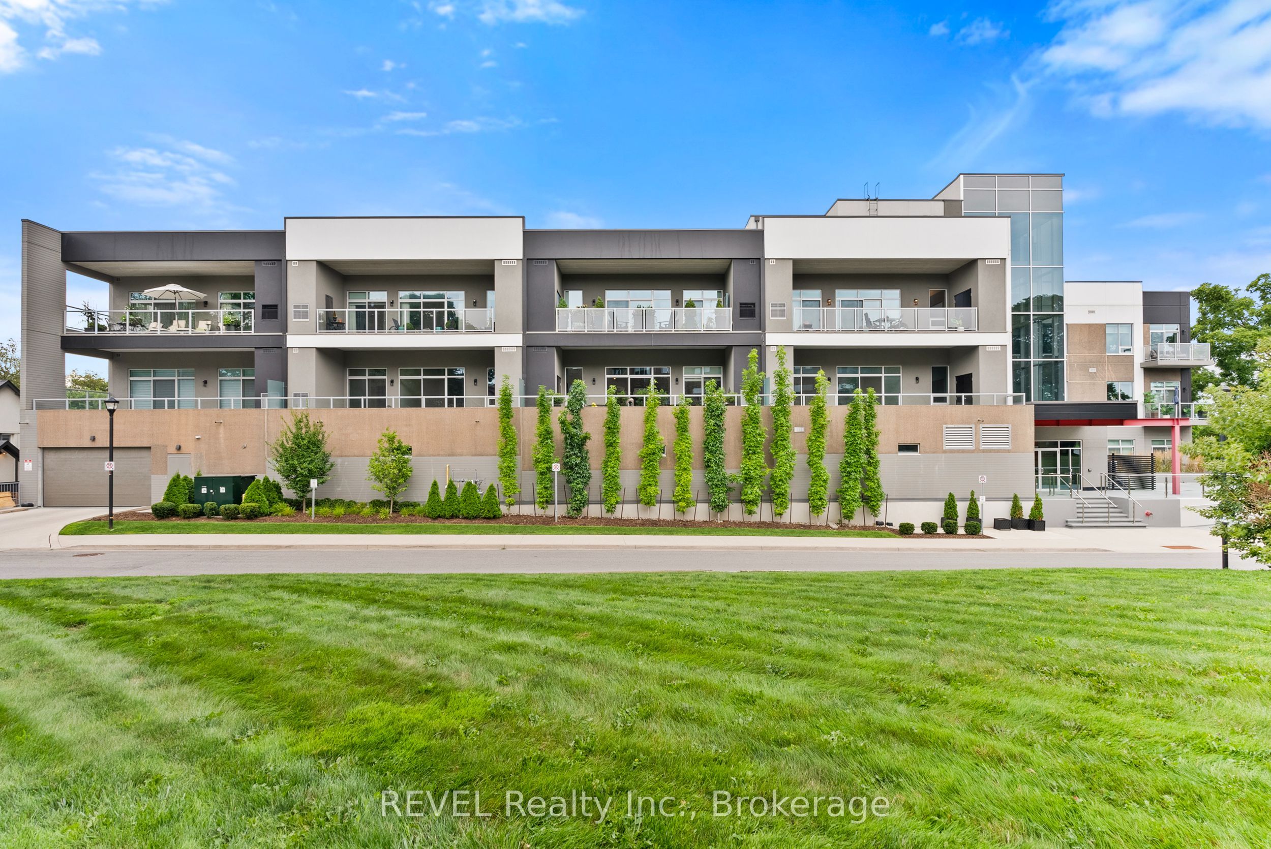 77 YATES Street 404, St. Catharines, ON L2R 0C4 photo 2