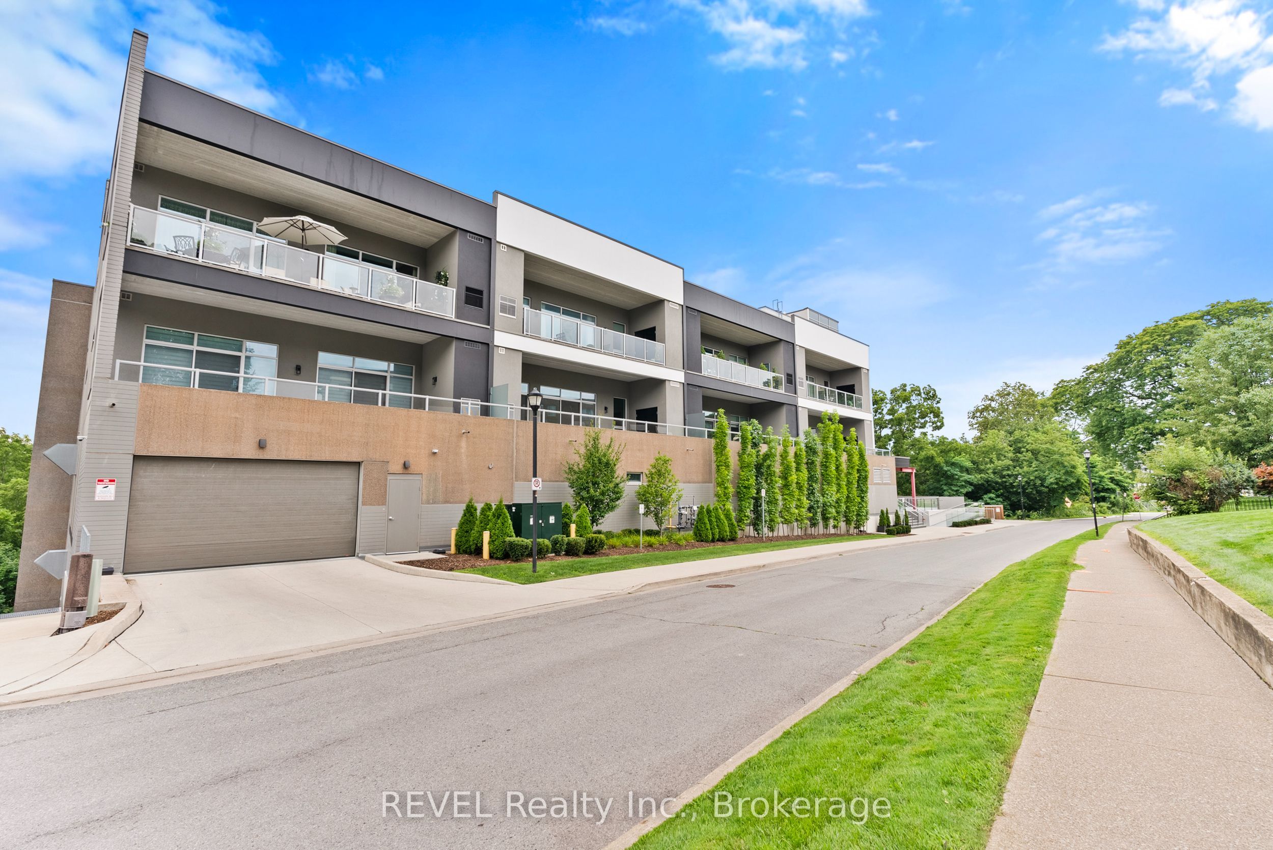 77 YATES Street 404, St. Catharines, ON L2R 0C4 photo 3