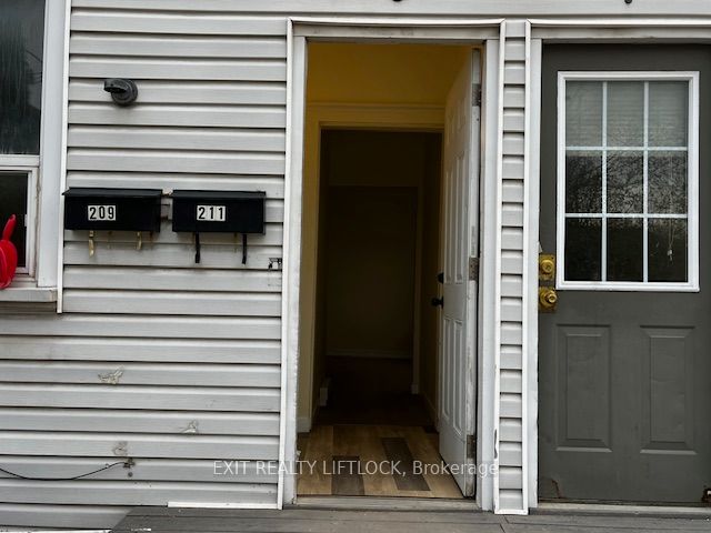 209 Stewart Street, Peterborough, ON K9J 3M6 photo 2