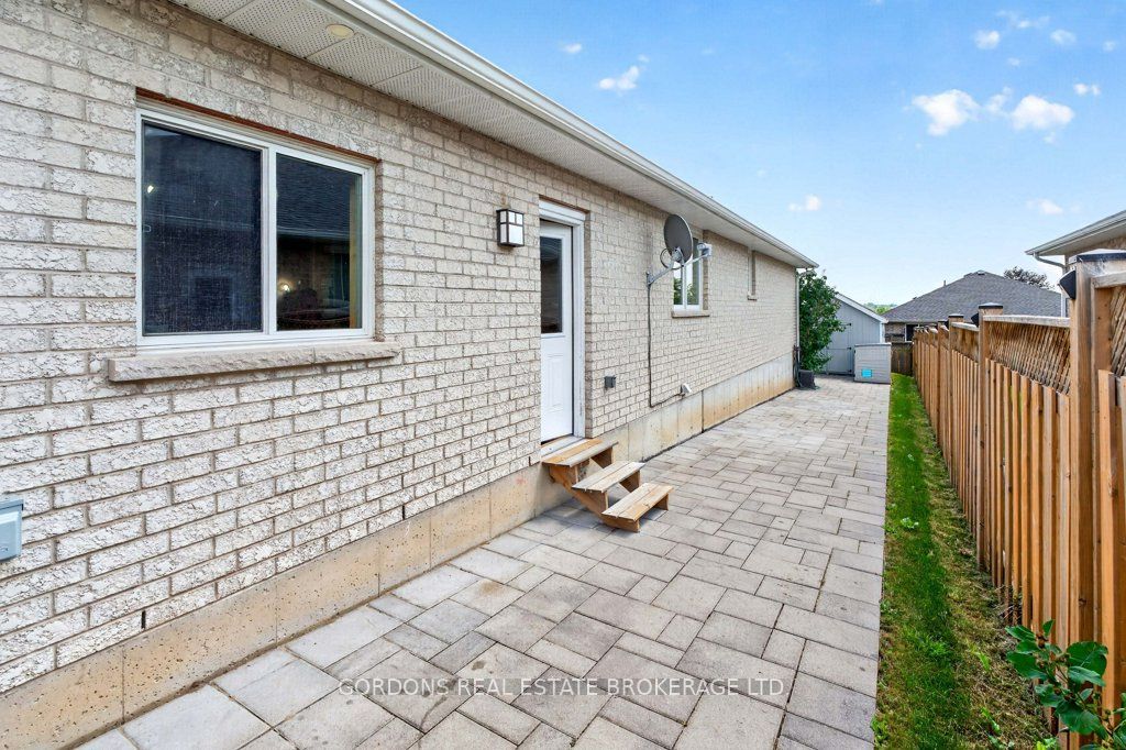 436 Bridge Street W, Greater Napanee, ON K7R 3L1 photo 4