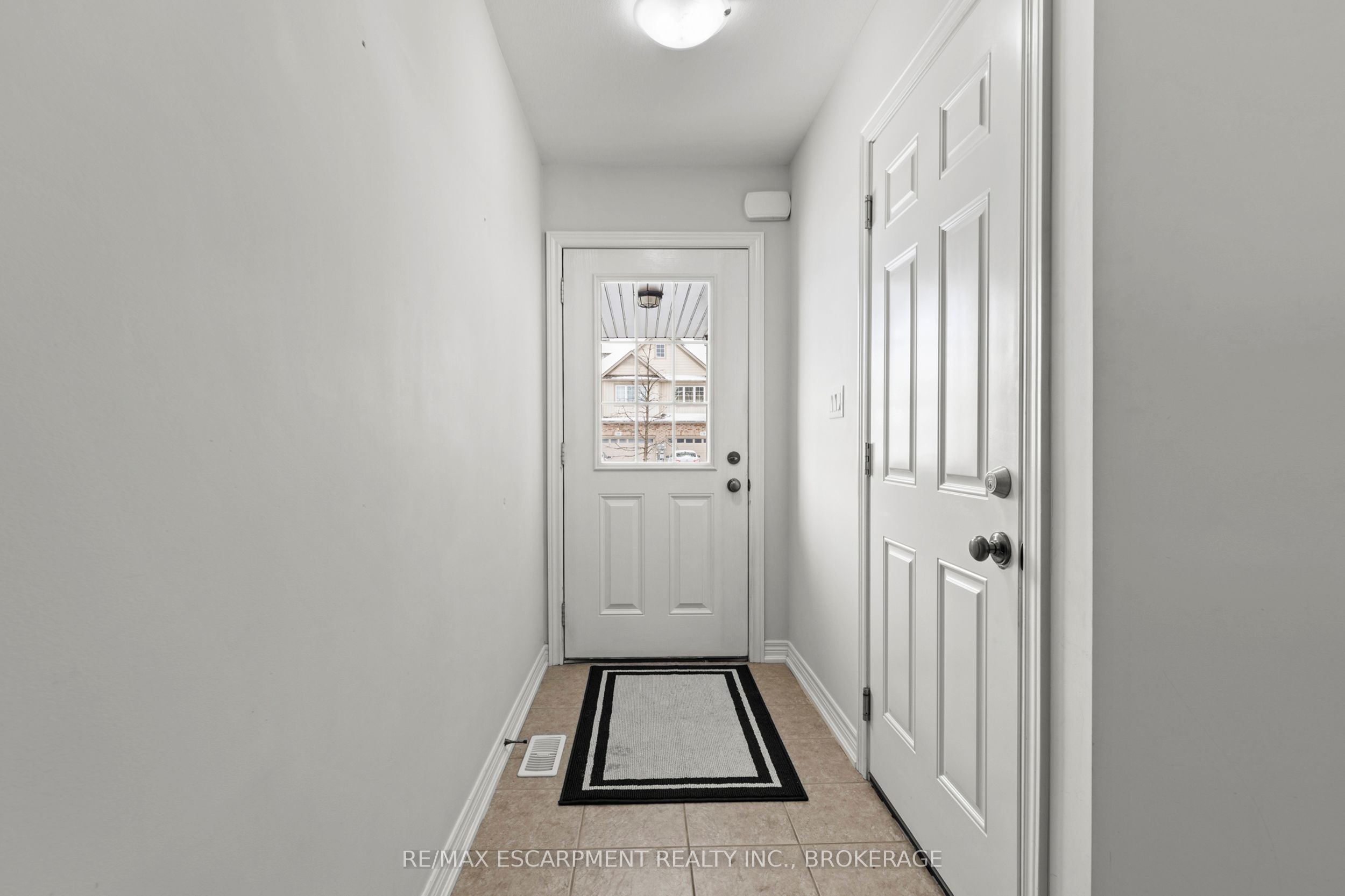 141 Winterberry Boulevard Main, Thorold, ON L2V 5G6 photo 5