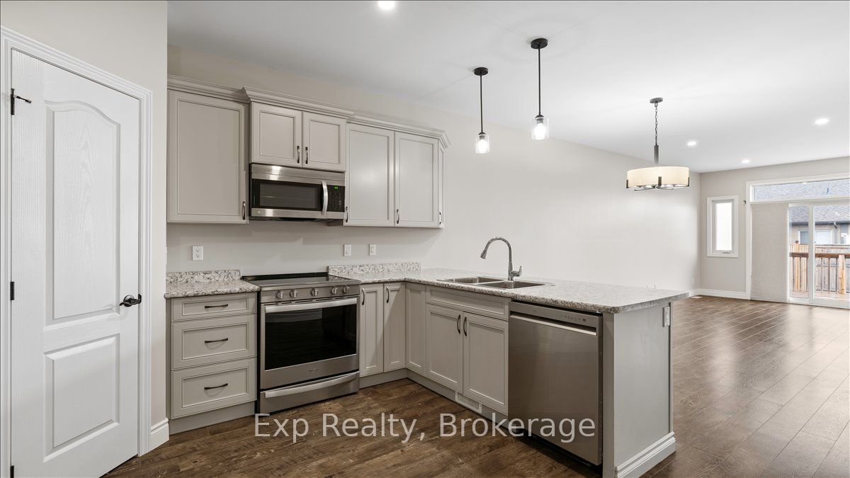 3 Farmington Crescent, Belleville, ON K8N 0J9 photo 2