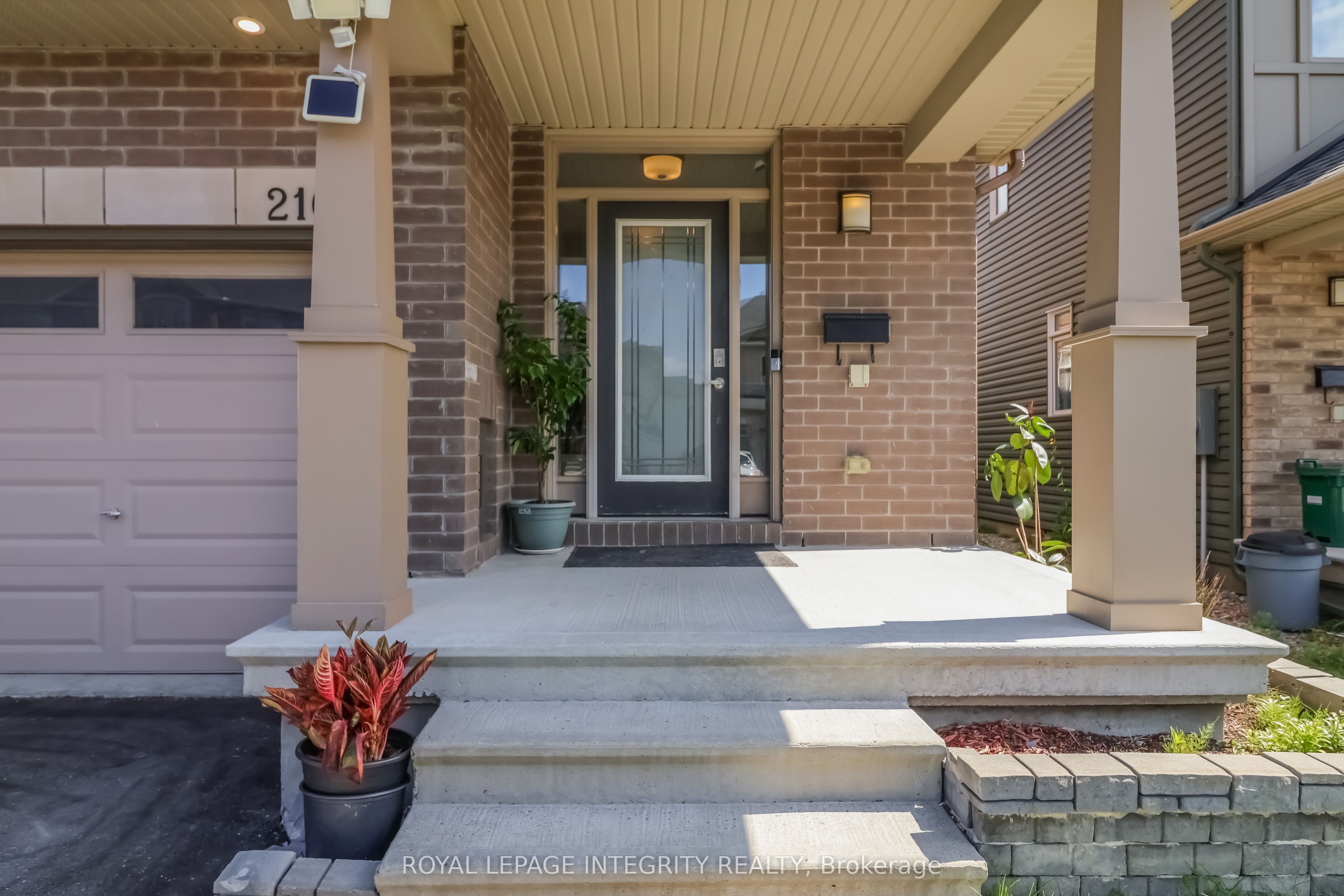 216 Gossamer Street, Orleans - Convent Glen and Area, ON K1C 7G4 photo 4