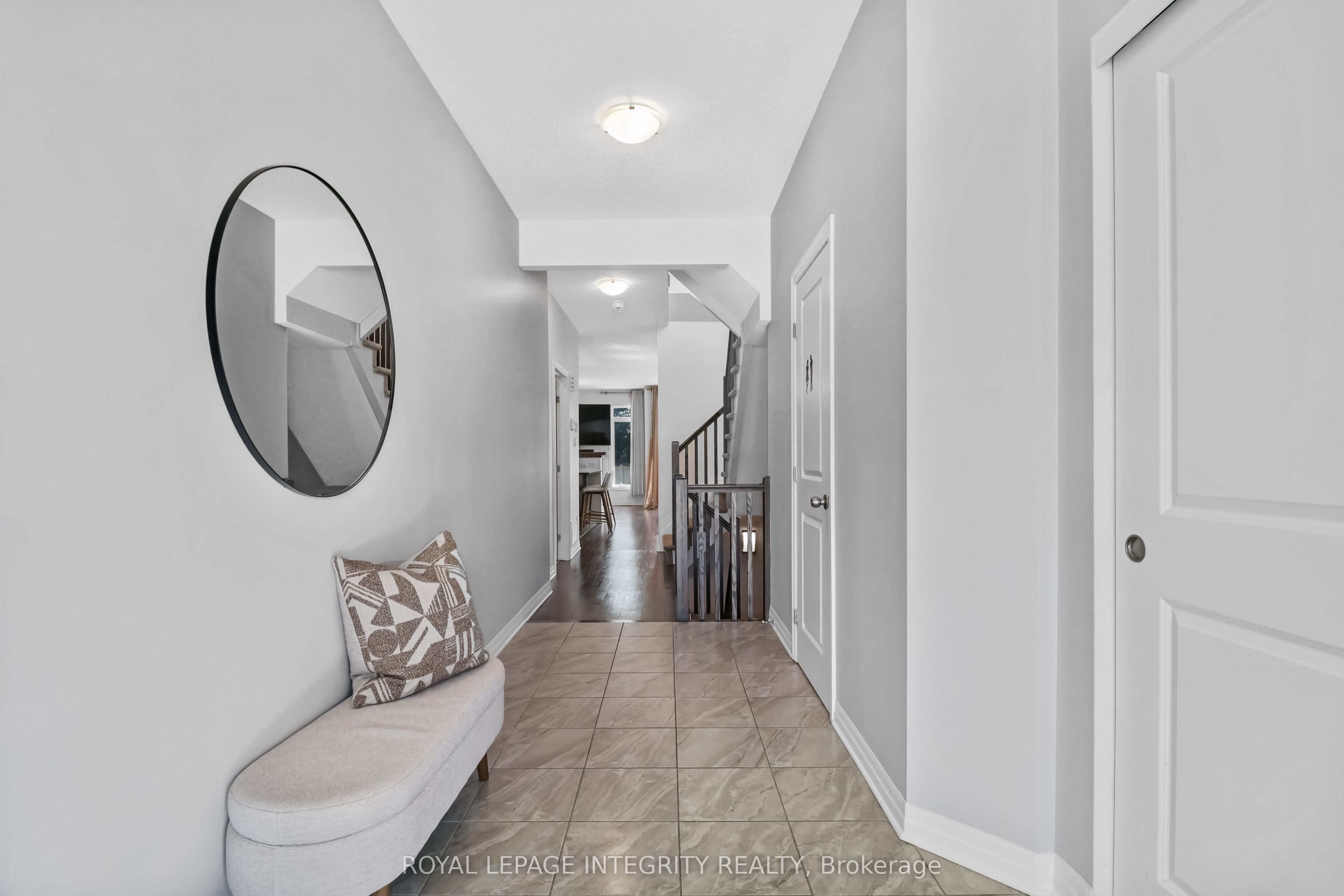 216 Gossamer Street, Orleans - Convent Glen and Area, ON K1C 7G4 photo 5