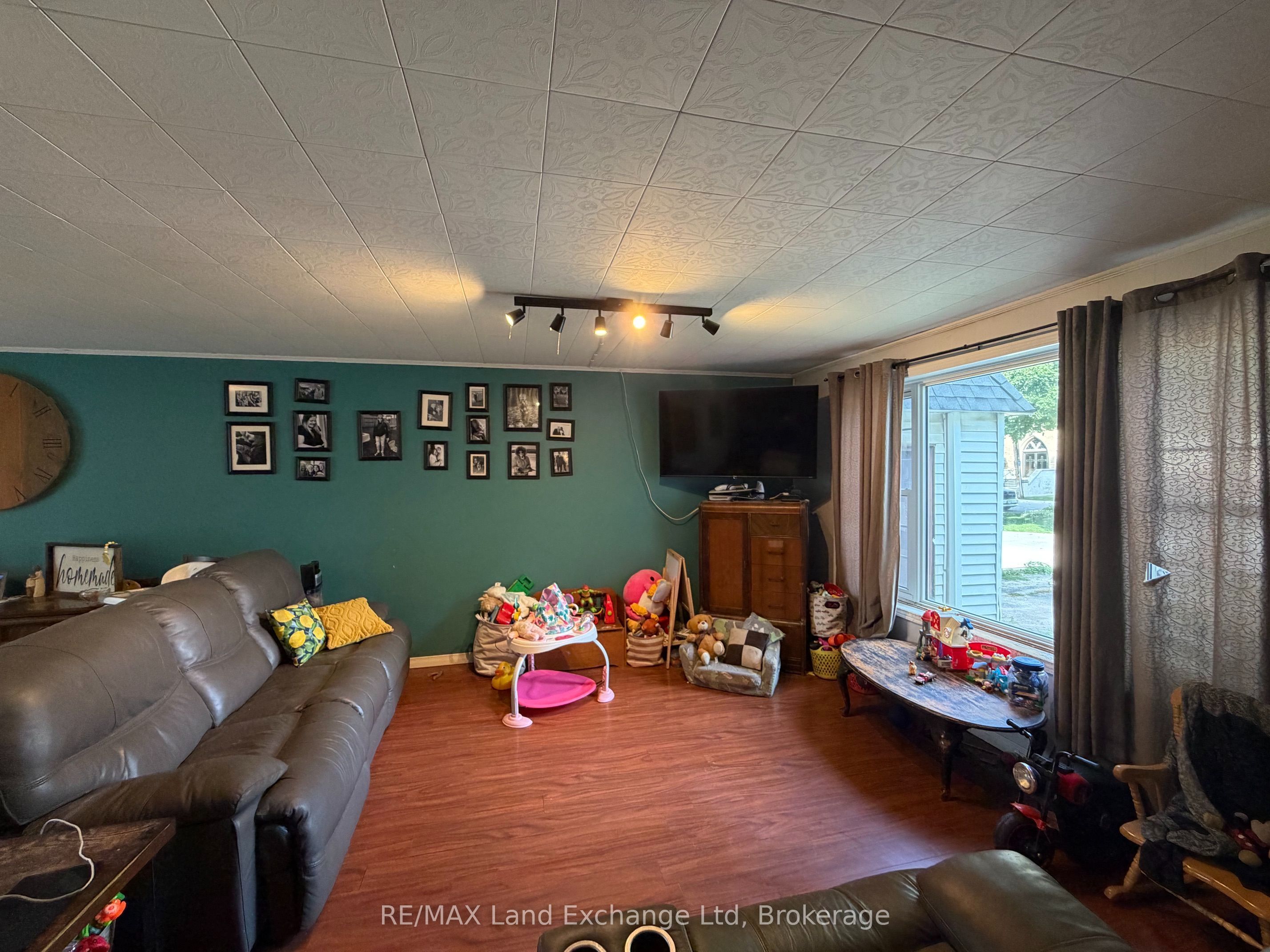 204 Minnie Street, North Huron, ON N0G 2W0 photo 3