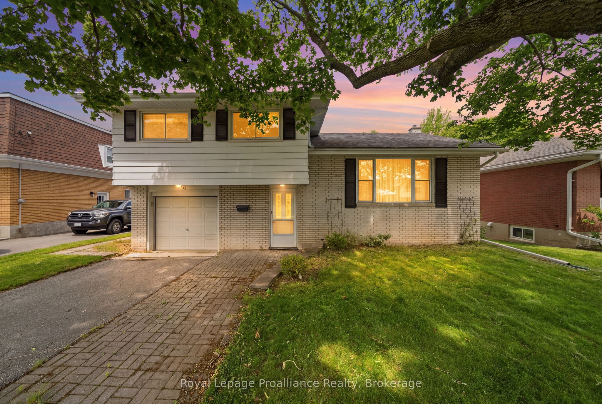 46 Edgehill Road, Belleville, ON K8N 2L1