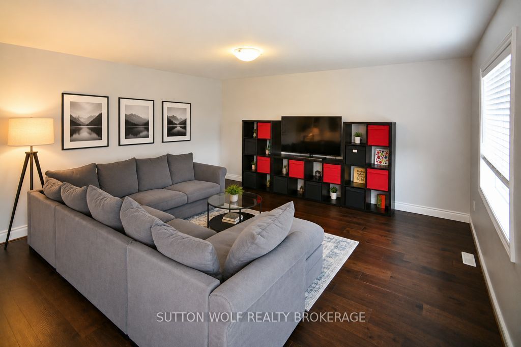 54 Abbott Street, Strathroy-Caradoc, ON N7G 0B7 photo 2