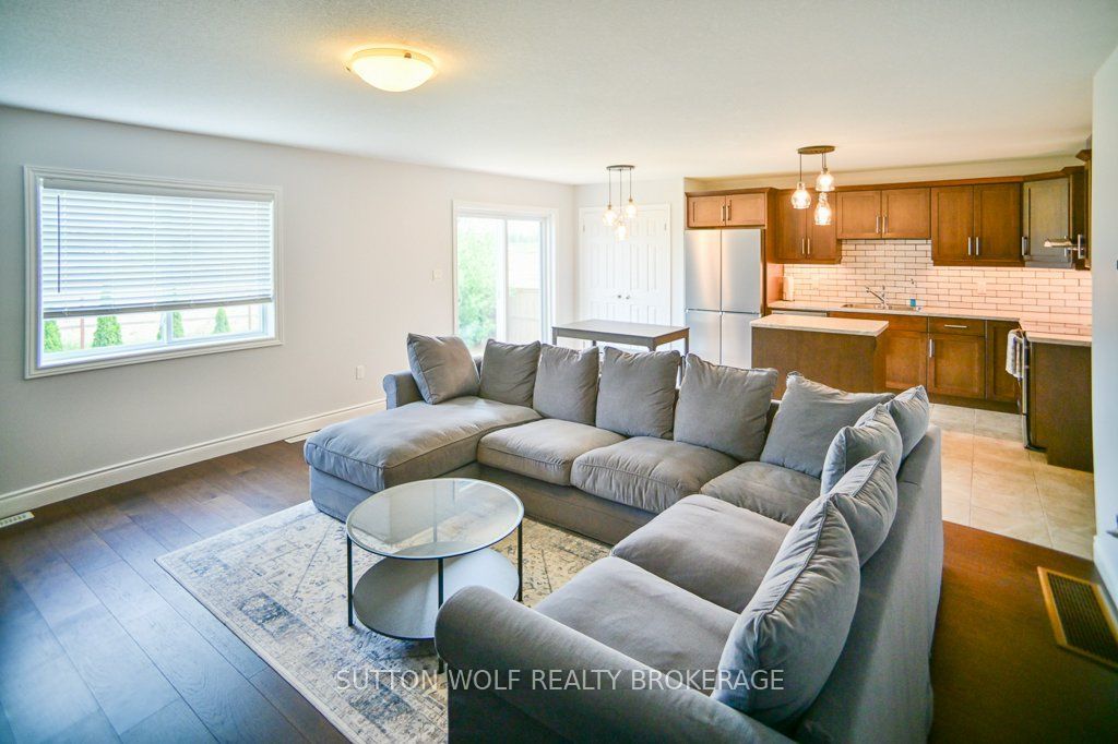 54 Abbott Street, Strathroy-Caradoc, ON N7G 0B7 photo 3