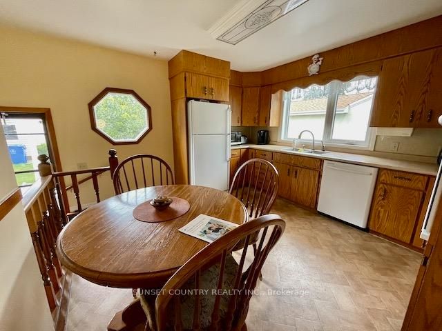 76 Memorial Avenue, Dryden, ON P8N 2M2 photo 2