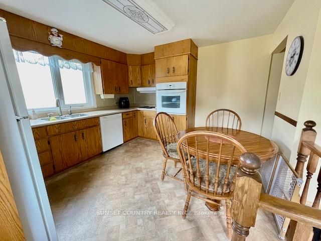 76 Memorial Avenue, Dryden, ON P8N 2M2 photo 4