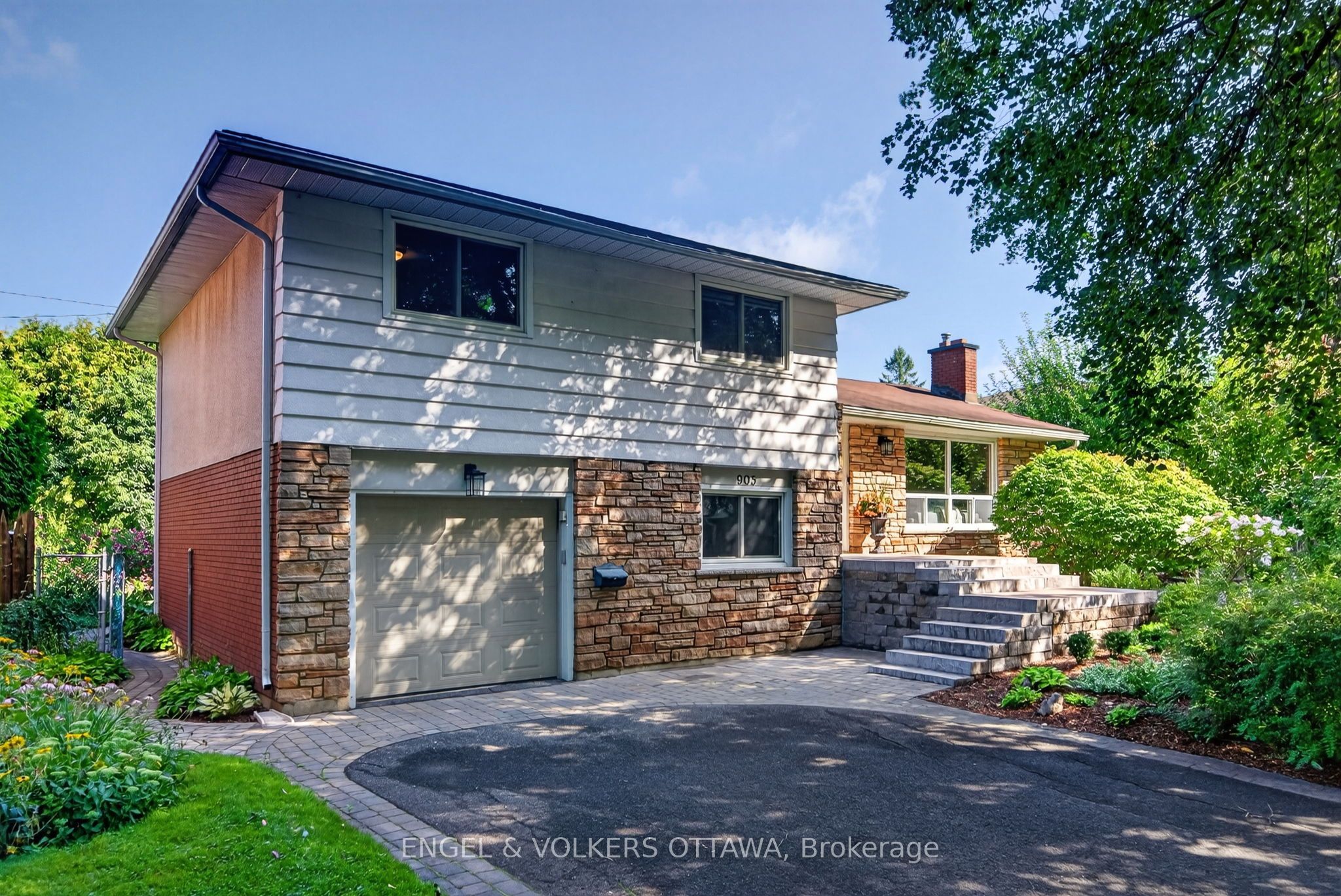 905 Garwood Avenue, Billings Bridge - Riverside Park and Area, ON K1V 6X2