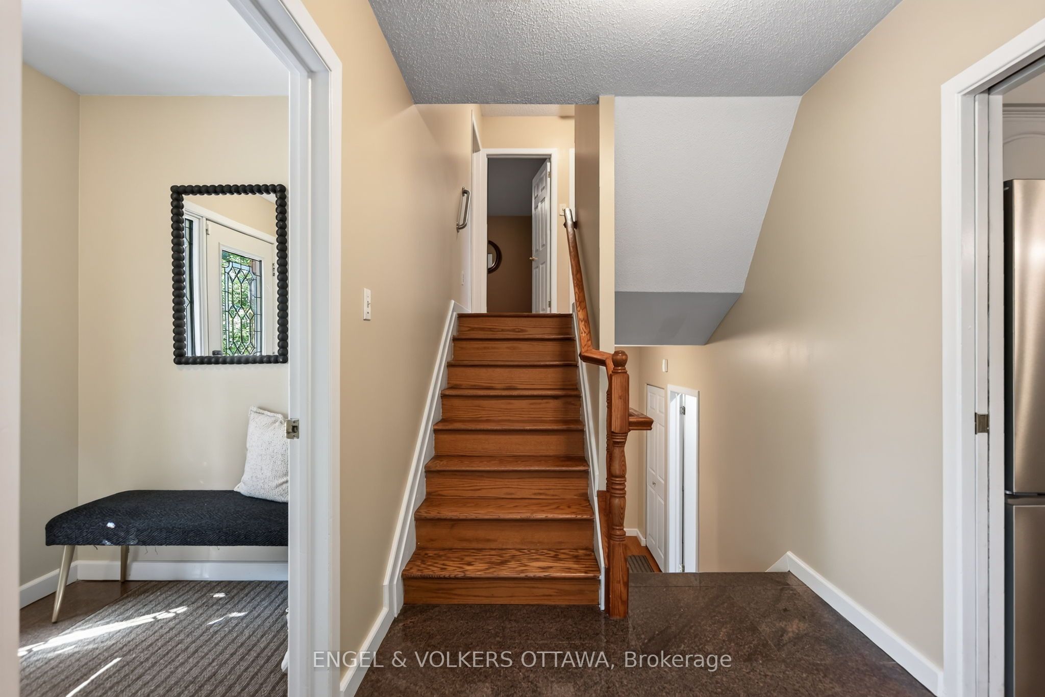 905 Garwood Avenue, Billings Bridge - Riverside Park and Area, ON K1V 6X2 photo 5