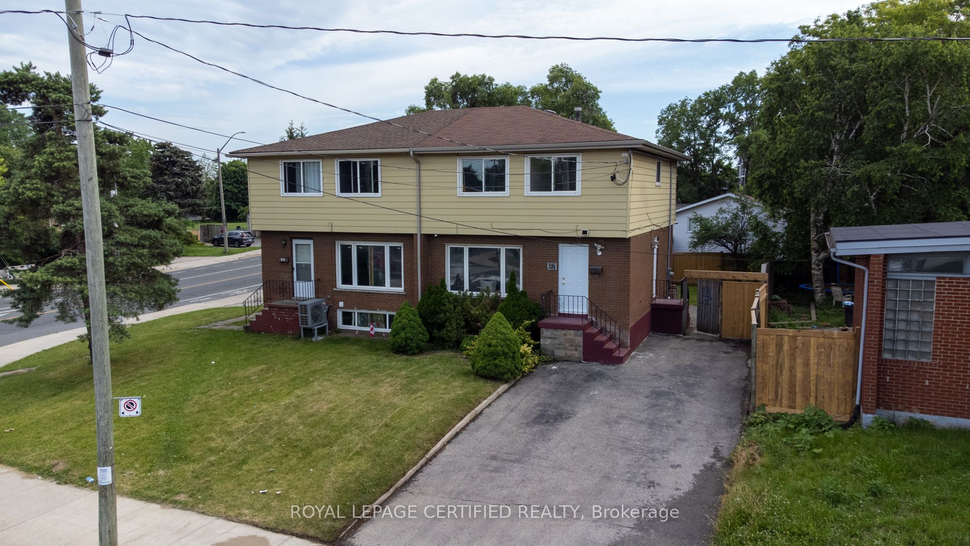 111 Limeridge Road W, Hamilton, ON L9C 2V3