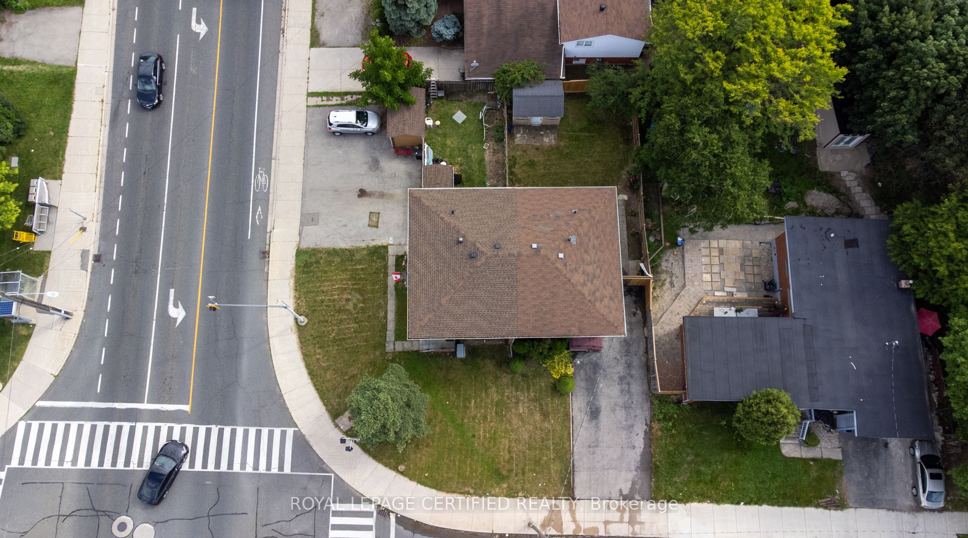 111 Limeridge Road W, Hamilton, ON L9C 2V3 photo 3