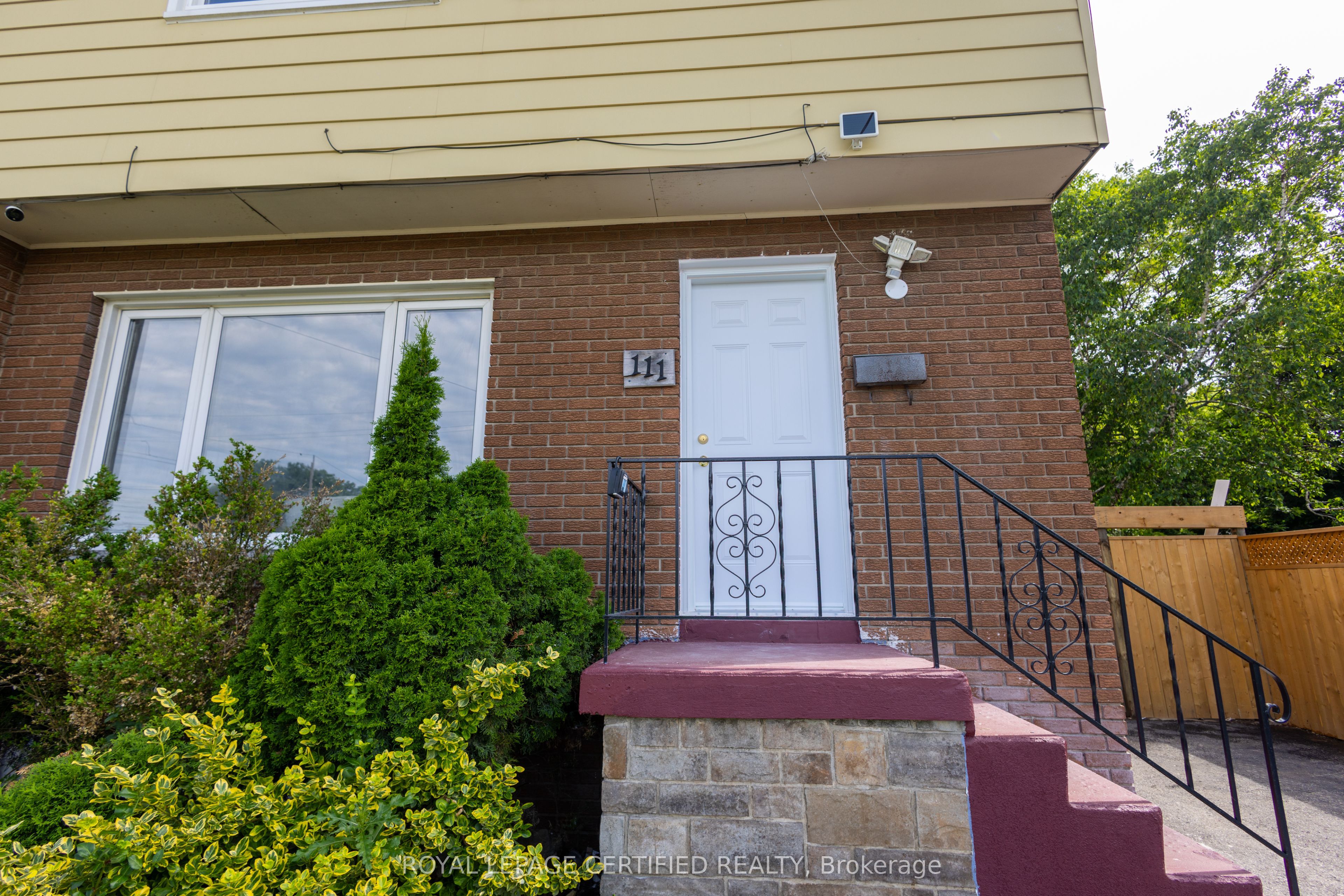 111 Limeridge Road W, Hamilton, ON L9C 2V3 photo 5