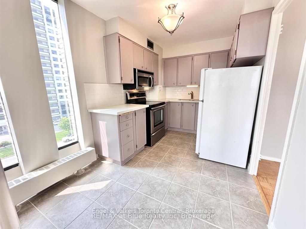 15 Towering Heights Boulevard 502, St. Catharines, ON L2T 3G7 photo 4