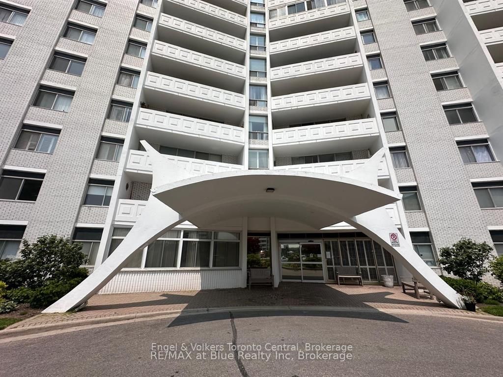 15 Towering Heights Boulevard 502, St. Catharines, ON L2T 3G7 photo 2