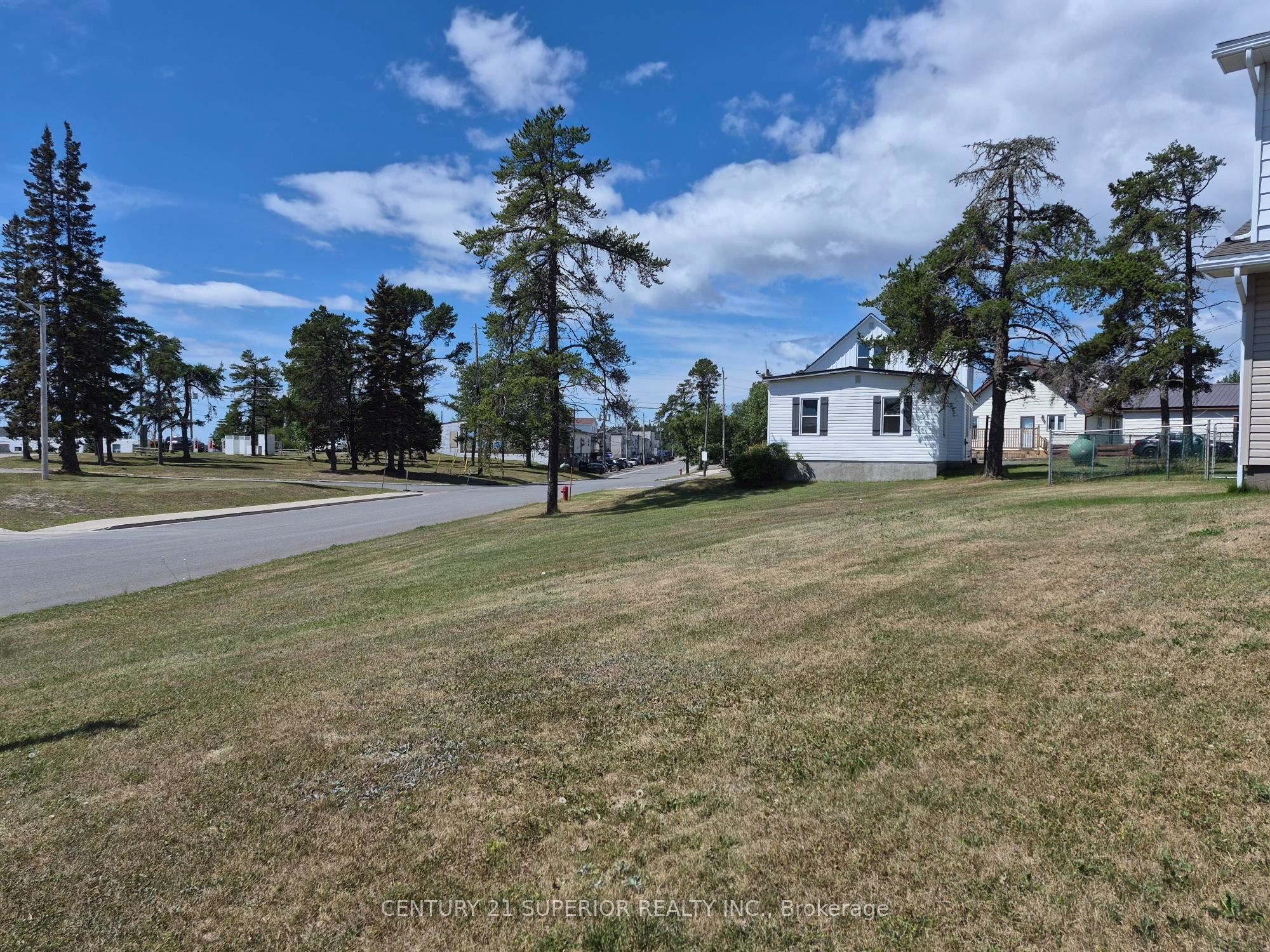 1 Laurier Ave, Terrace Bay, ON P0T 2W0 photo 4