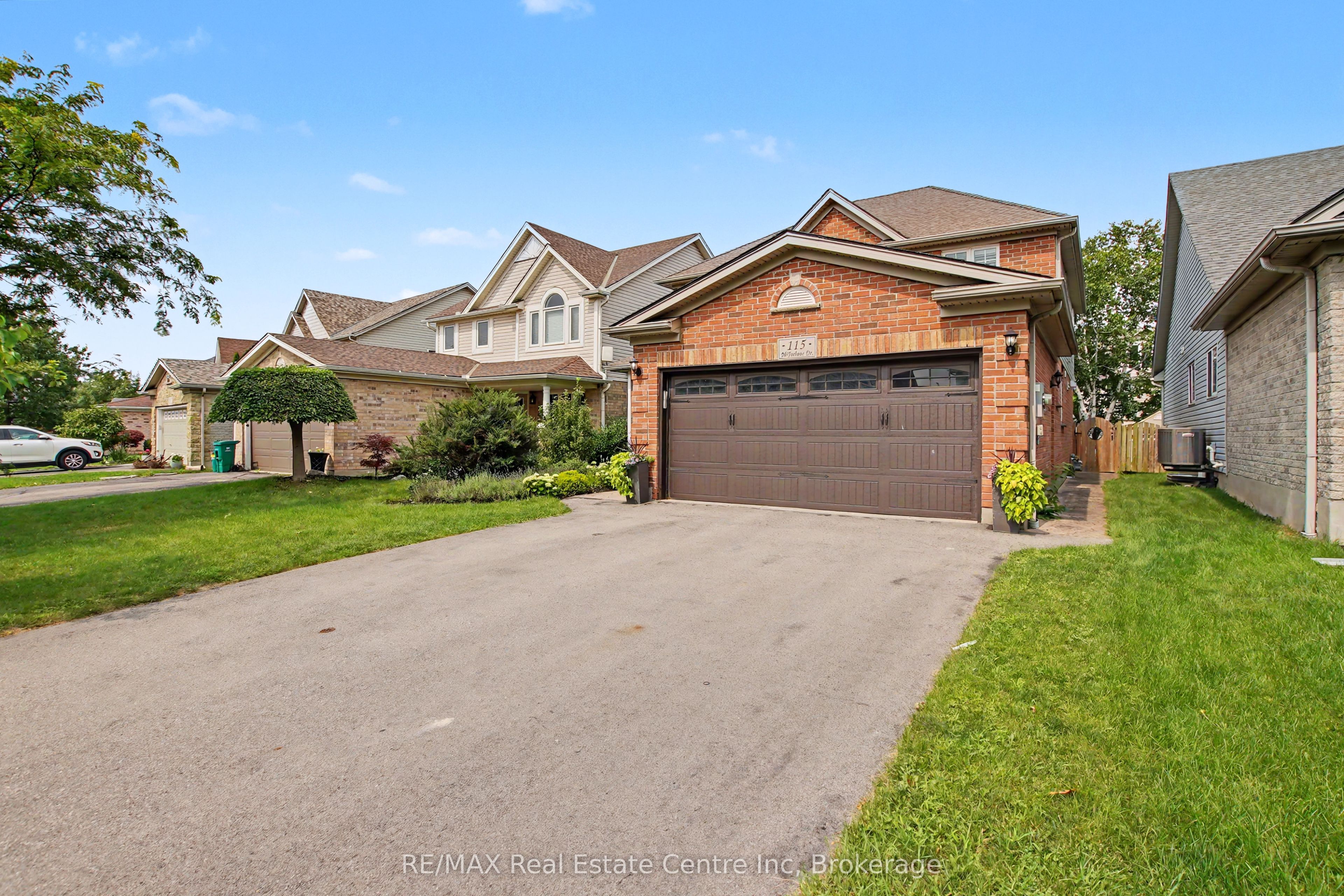 115 Mcfarlane Drive, Cambridge, ON N3C 4L6 photo 2