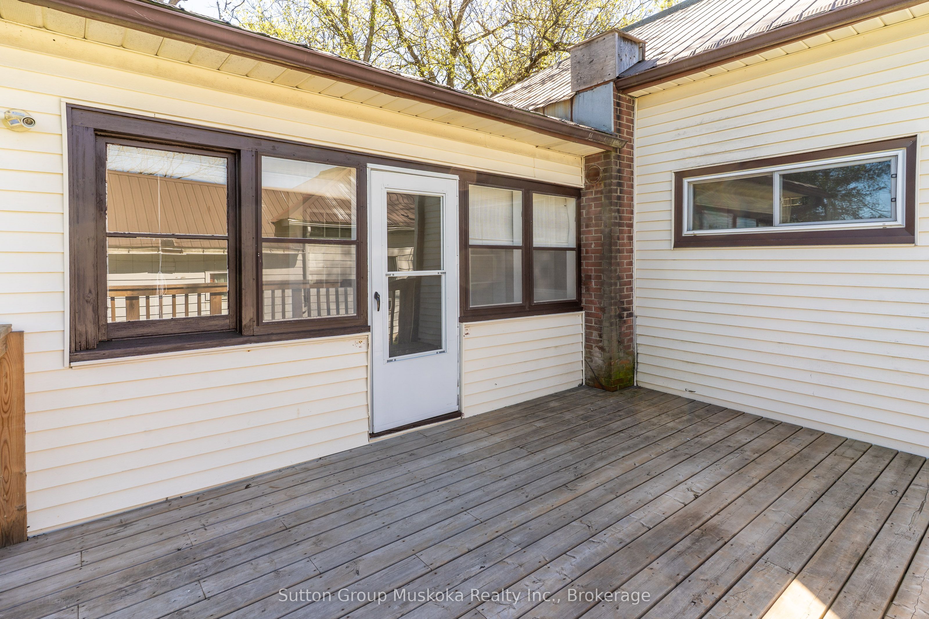 18 Susan Street W, Huntsville, ON P1H 1X4 photo 3