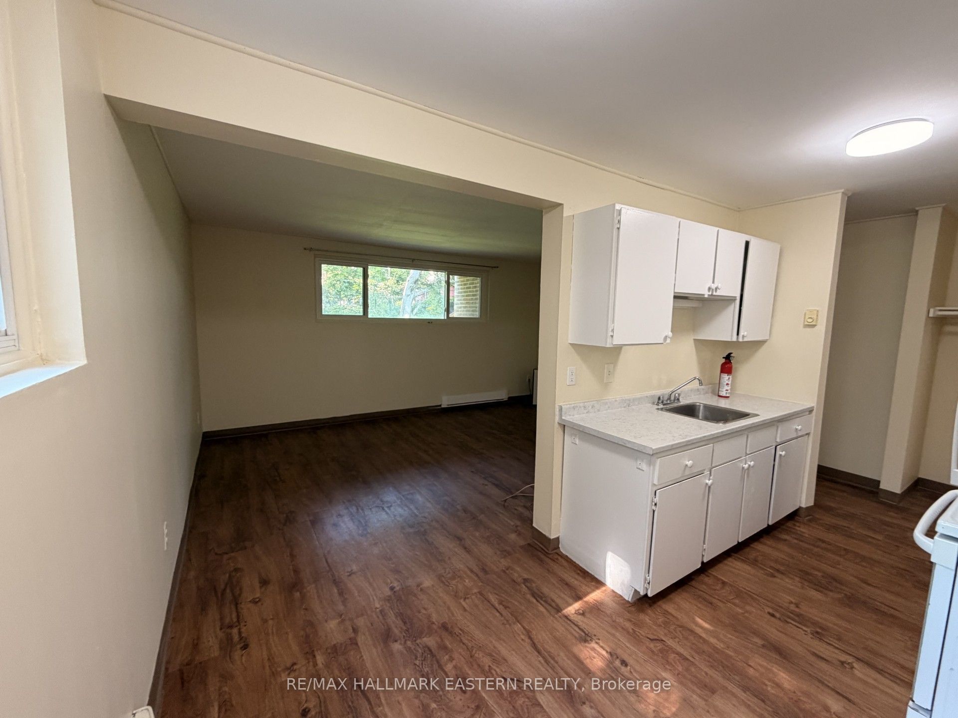 106 Lansdowne Street 103, Peterborough, ON K9J 1Y1 photo 3