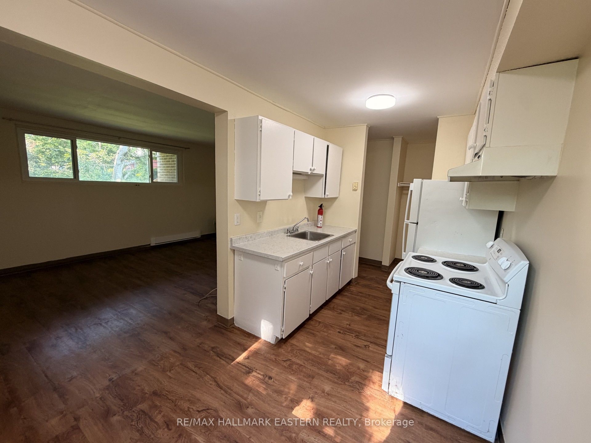 106 Lansdowne Street 103, Peterborough, ON K9J 1Y1 photo 4
