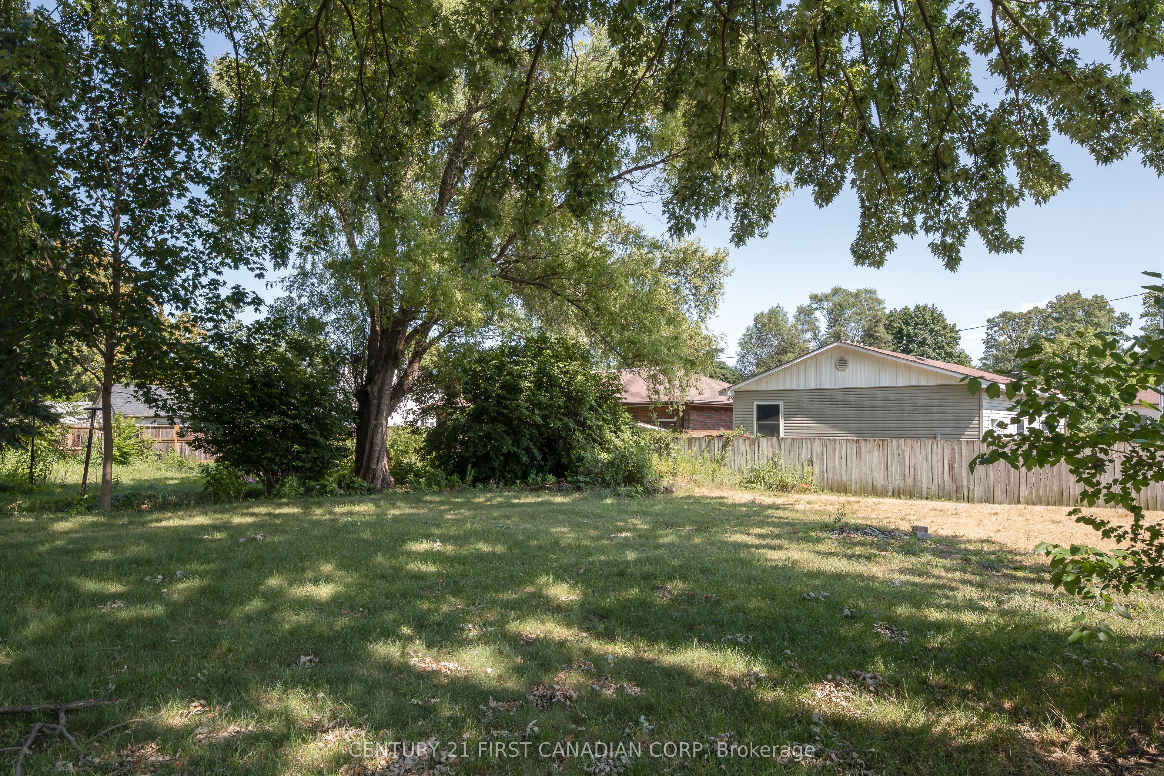 157 ADELAIDE Street, Strathroy-Caradoc, ON N7G 2V4 photo 5