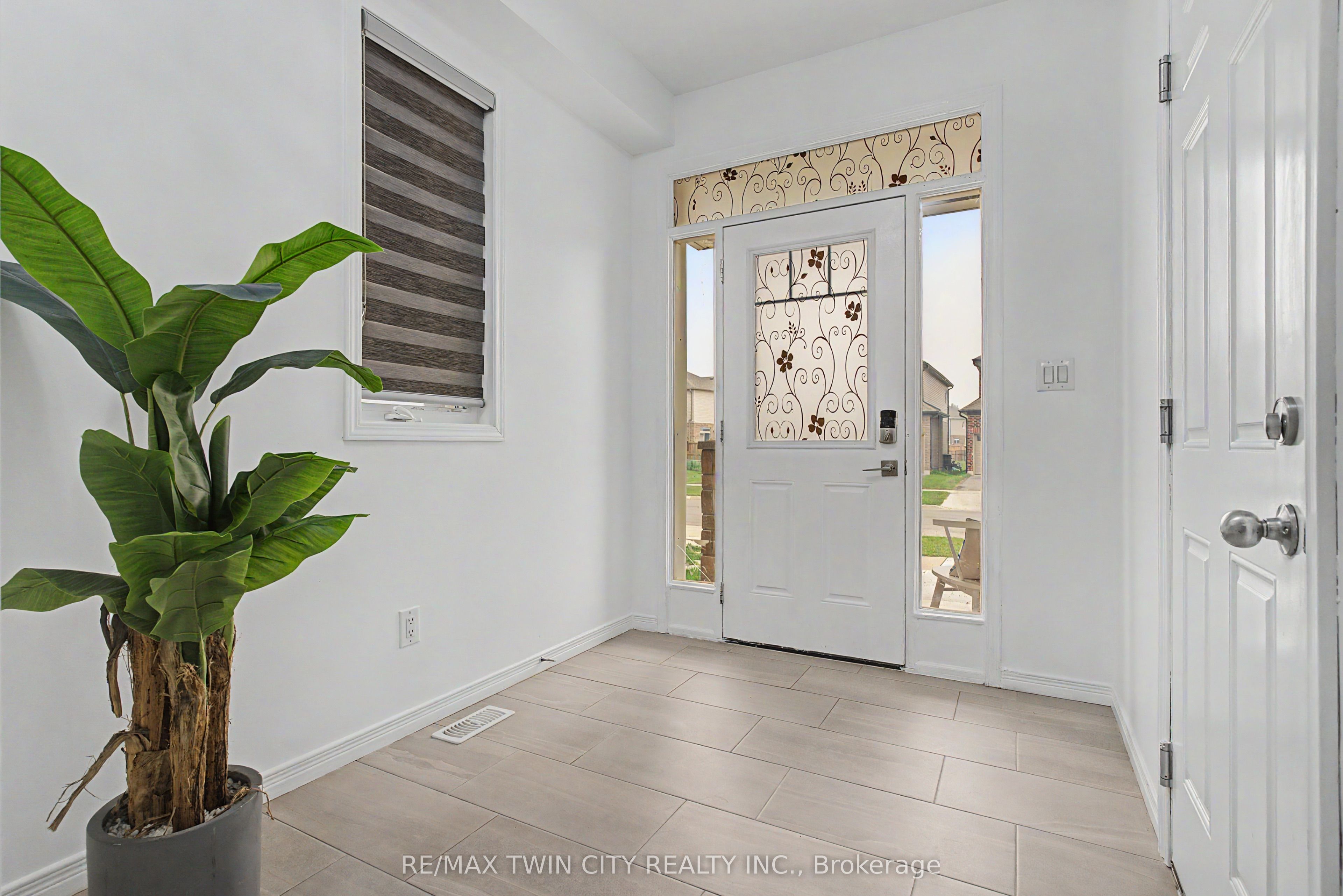 79 Beauchamp Drive, Cambridge, ON N1S 0B9 photo 2