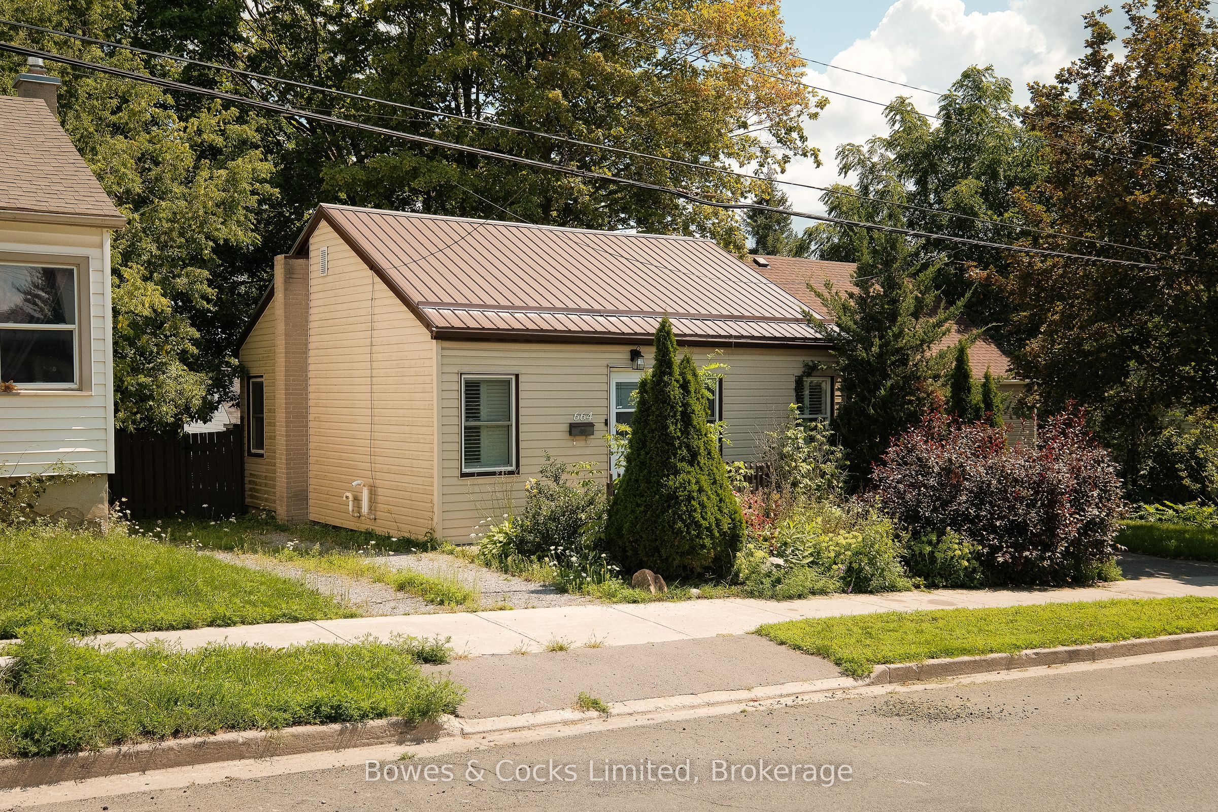 664 Park Street N, Peterborough, ON K9H 4S3