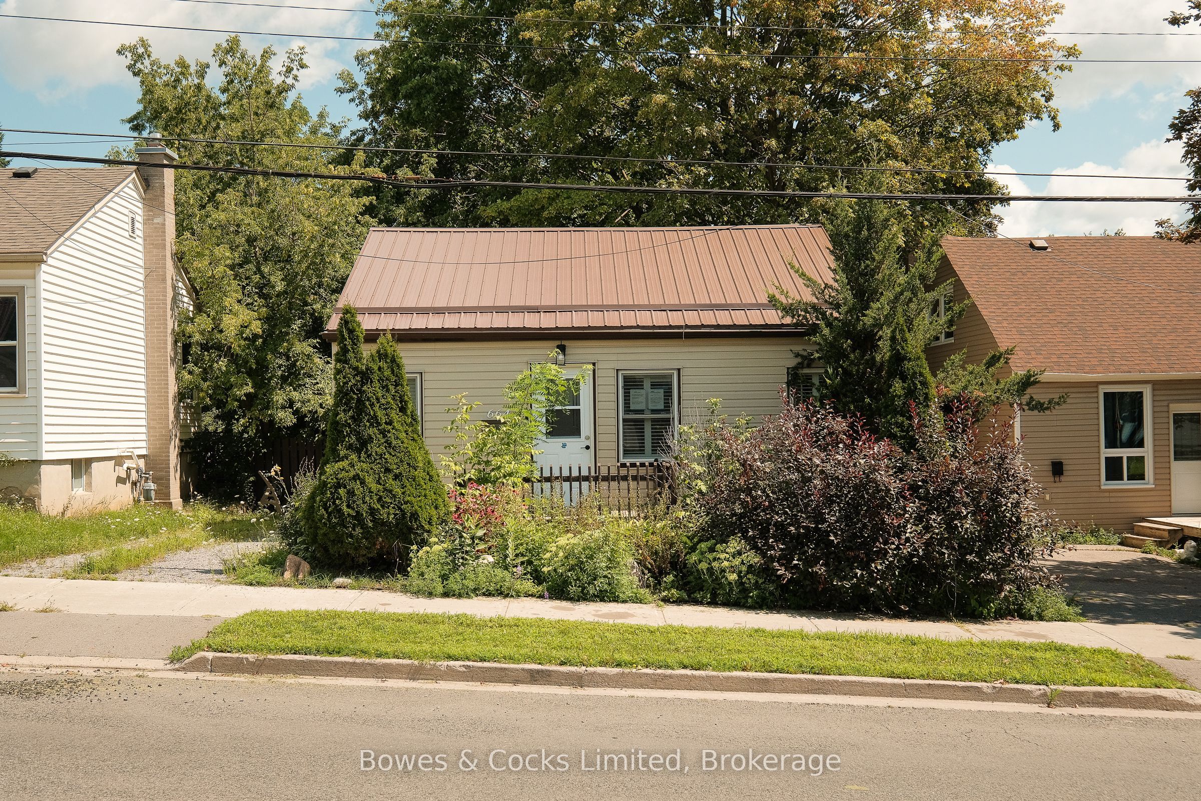 664 Park Street N, Peterborough, ON K9H 4S3 photo 2