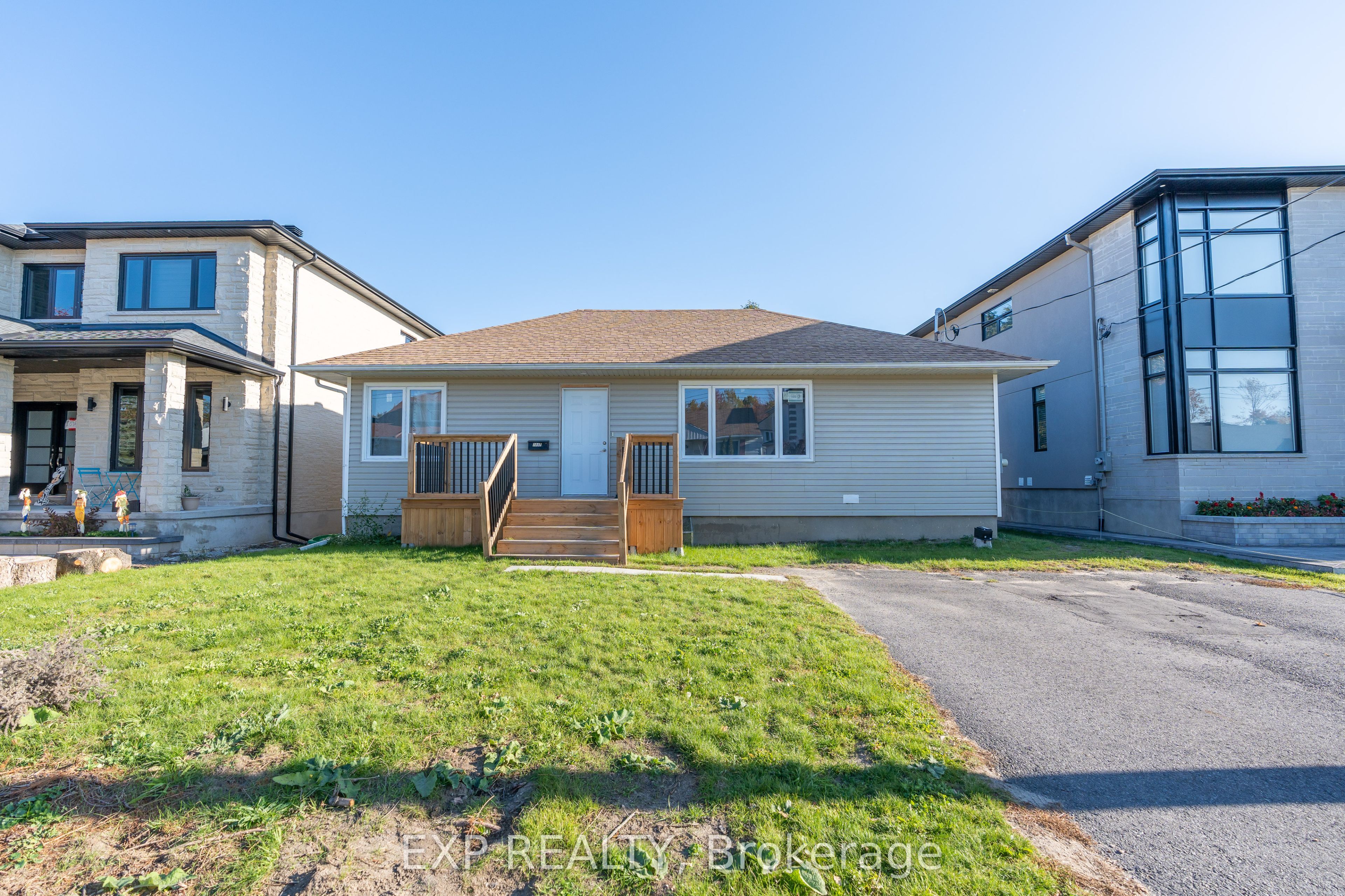 1892 Kingsdale Avenue A, Blossom Park - Airport and Area, ON K1T 1J1