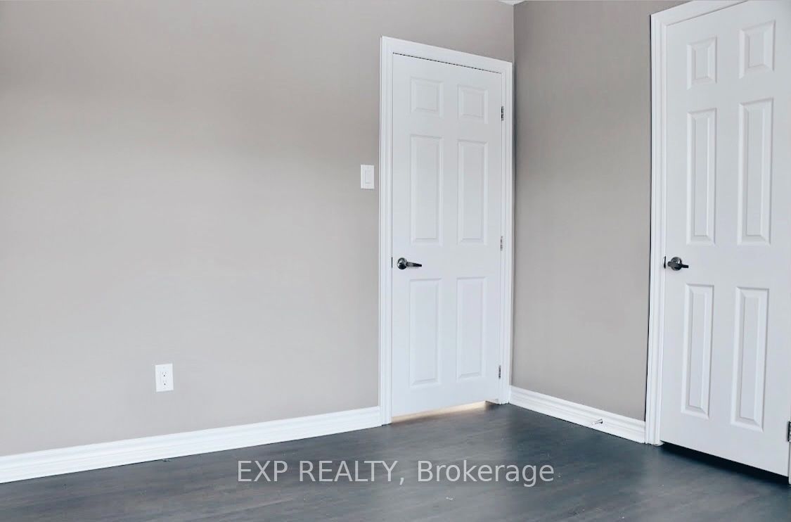 1892 Kingsdale Avenue A, Blossom Park - Airport and Area, ON K1T 1J1 photo 3