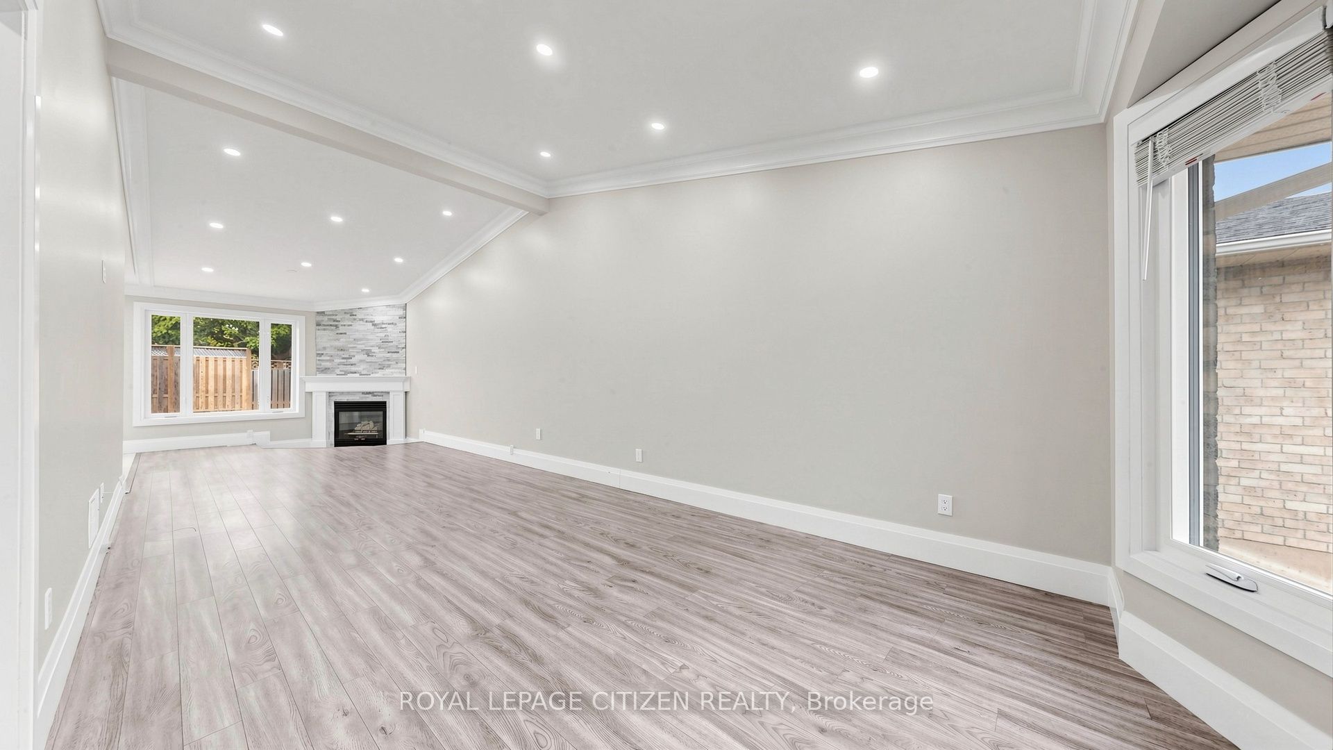 27 Emperor Avenue, Hamilton, ON L9B 2E6 photo 4