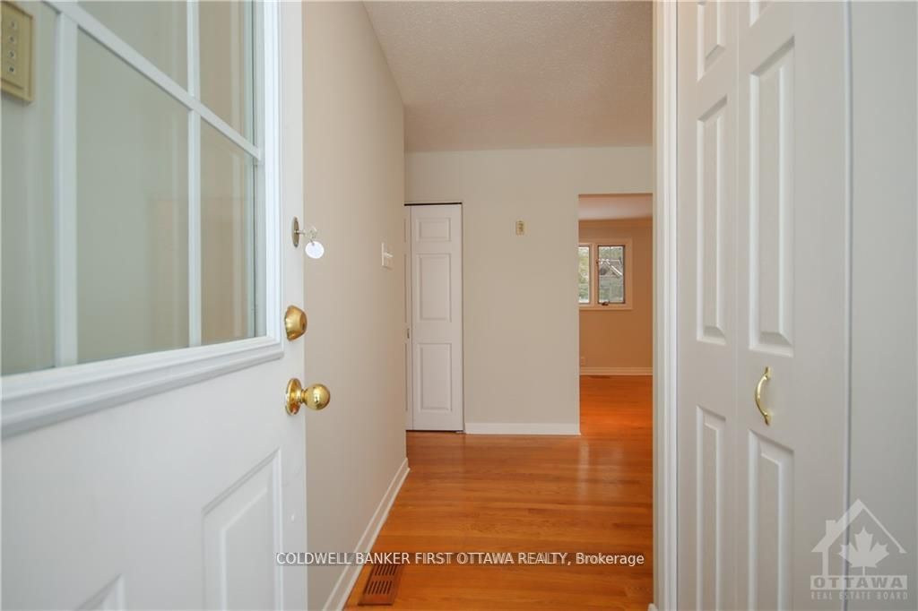 74 HILLIARD Avenue, Cityview - Parkwoods Hills - Rideau Shore, ON K2E 6C1 photo 4