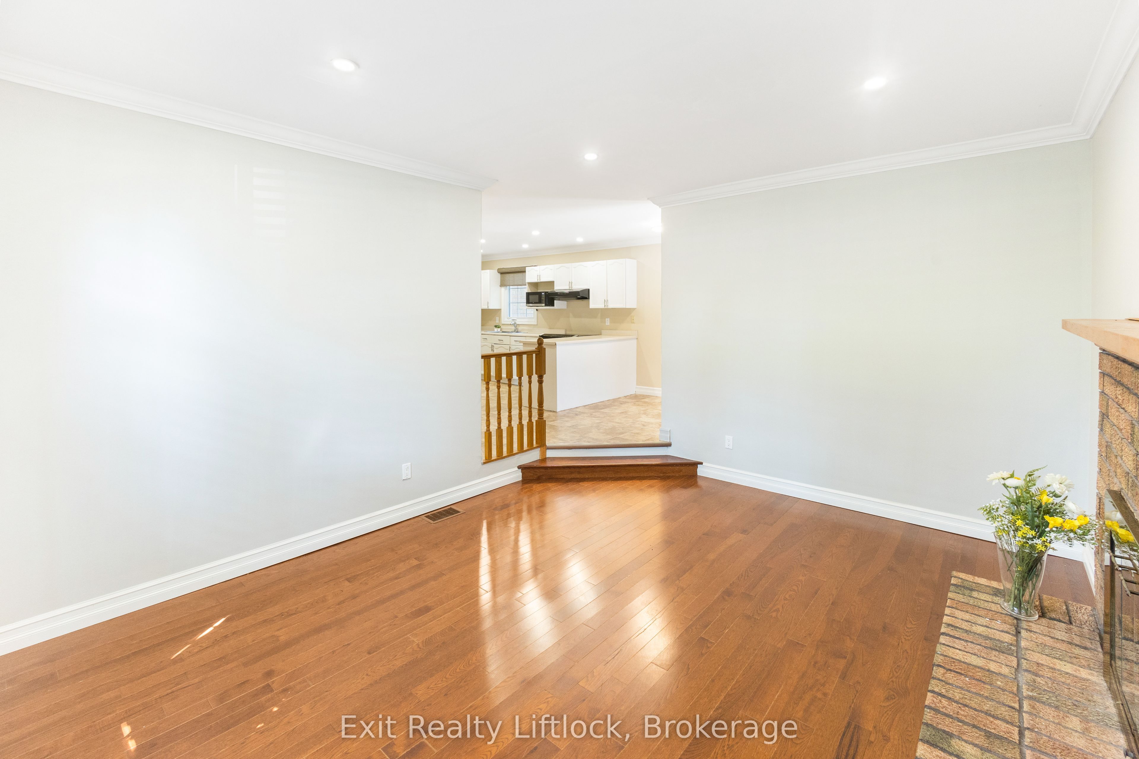 958 Smithside Court, Peterborough, ON K9J 8E2 photo 5