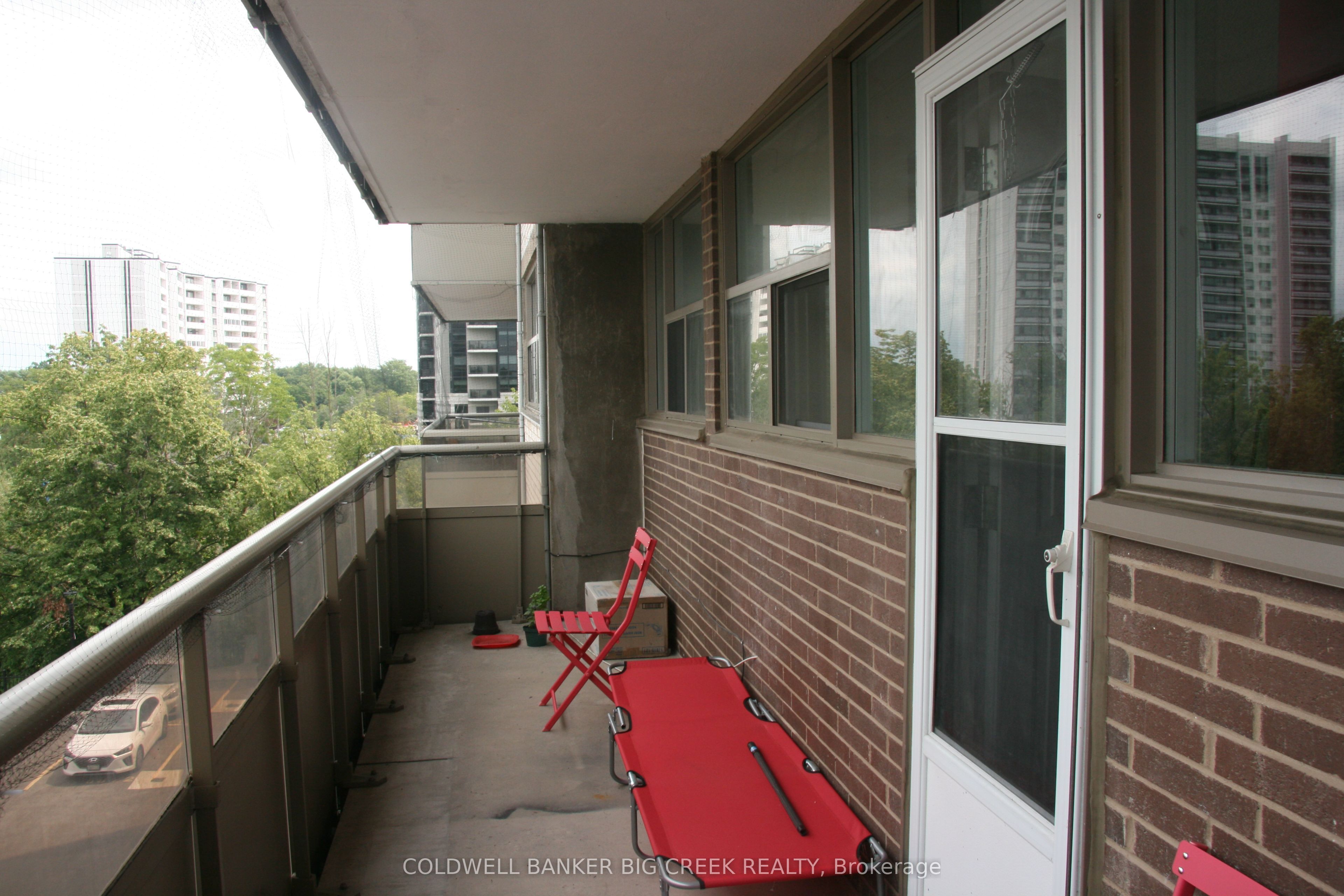 215 Glenridge Avenue 406, St. Catharines, ON L2R 3G7 photo 4