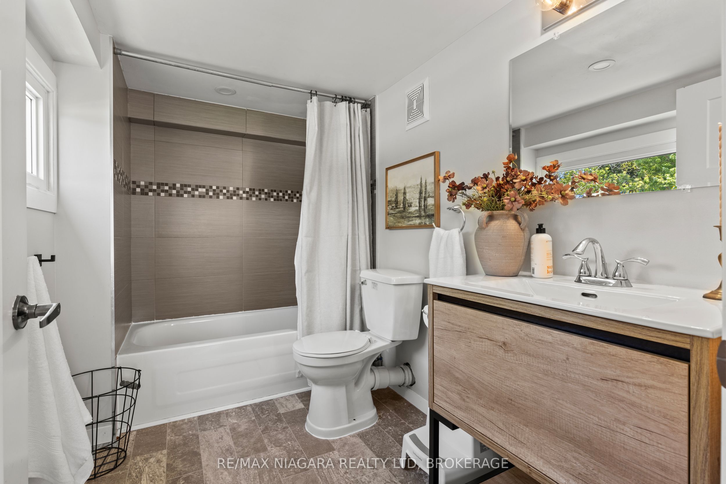 17 HUMBOLDT Parkway, Port Colborne, ON L3K 2H1 photo 5