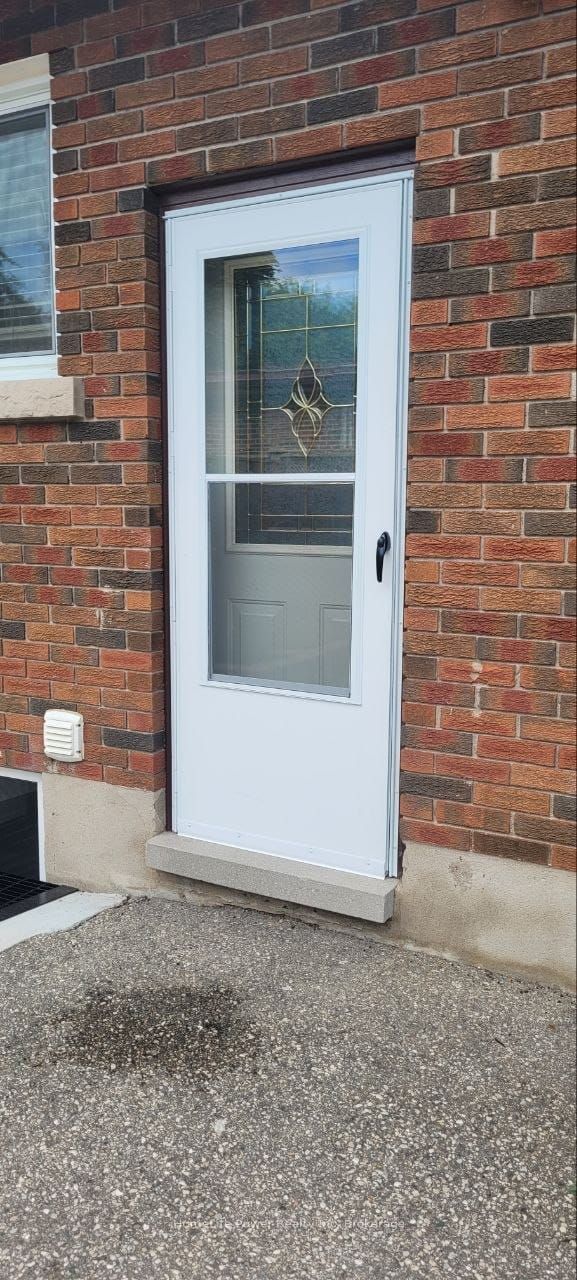 200 Waverley Drive Basement, Guelph, ON N1E 1H4 photo 2