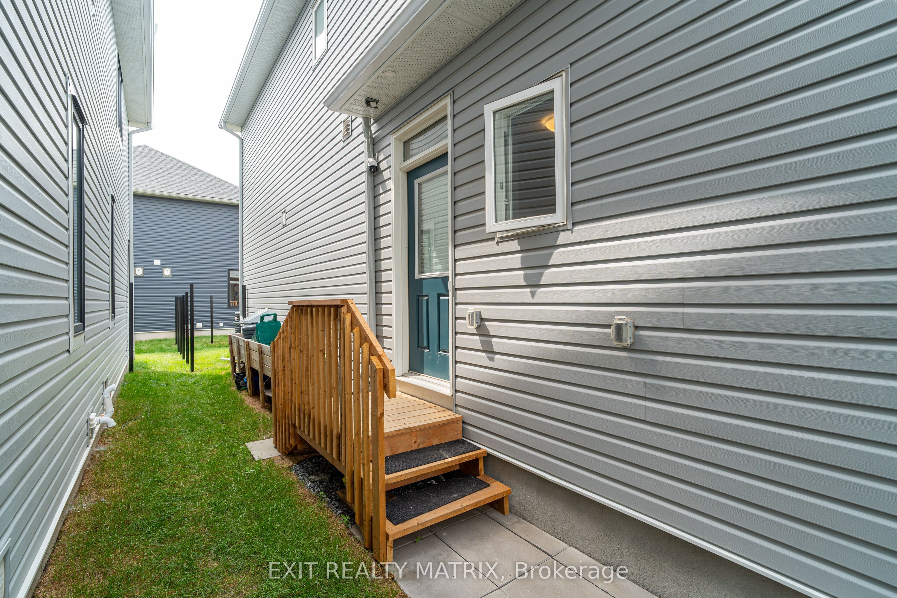 161 Massalia Crescent B, Orleans - Cumberland and Area, ON K4A 5R1 photo 3