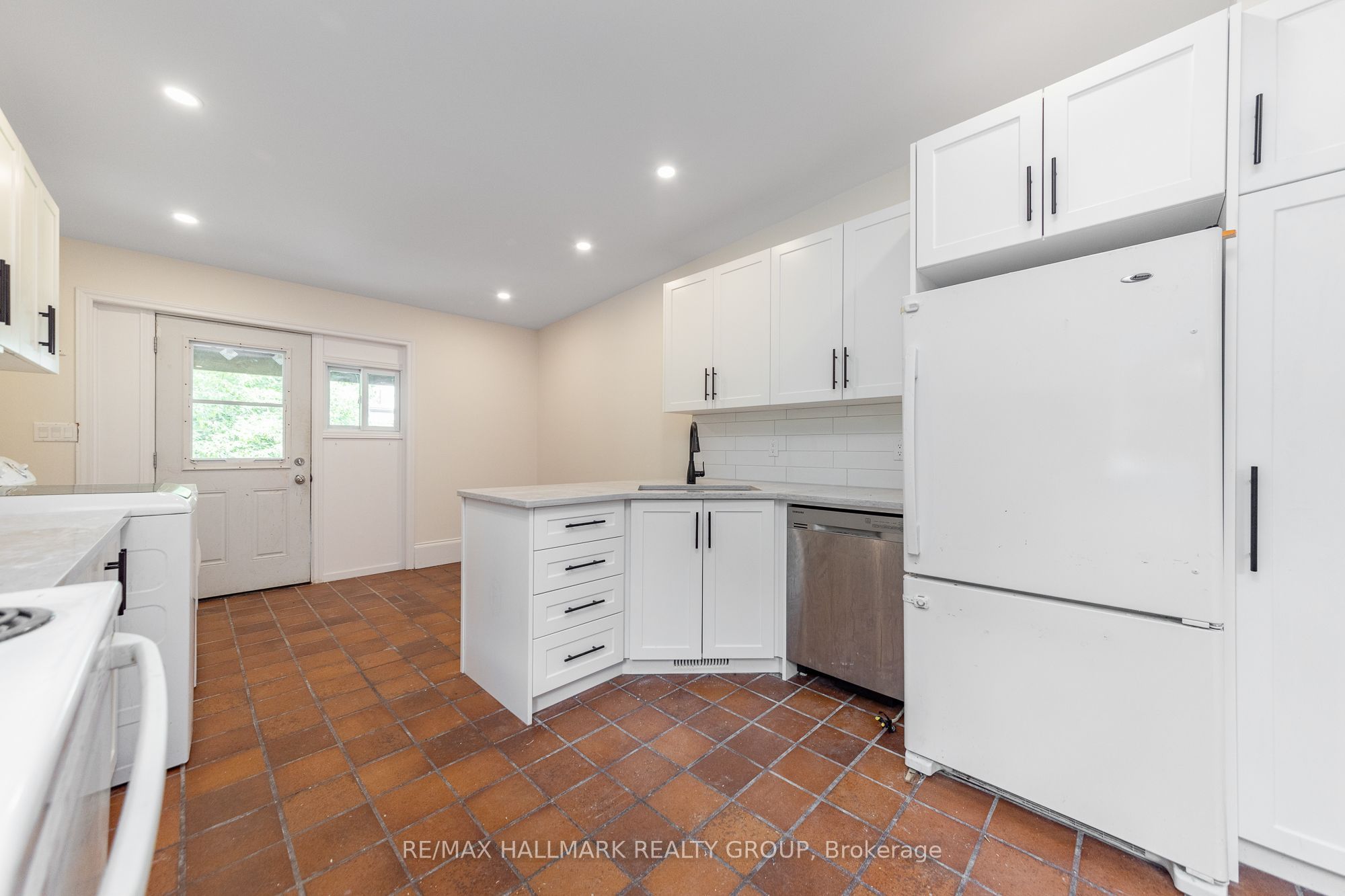 127 Henderson Avenue Unit A, Lower Town - Sandy Hill, ON K1N 7P5 photo 2