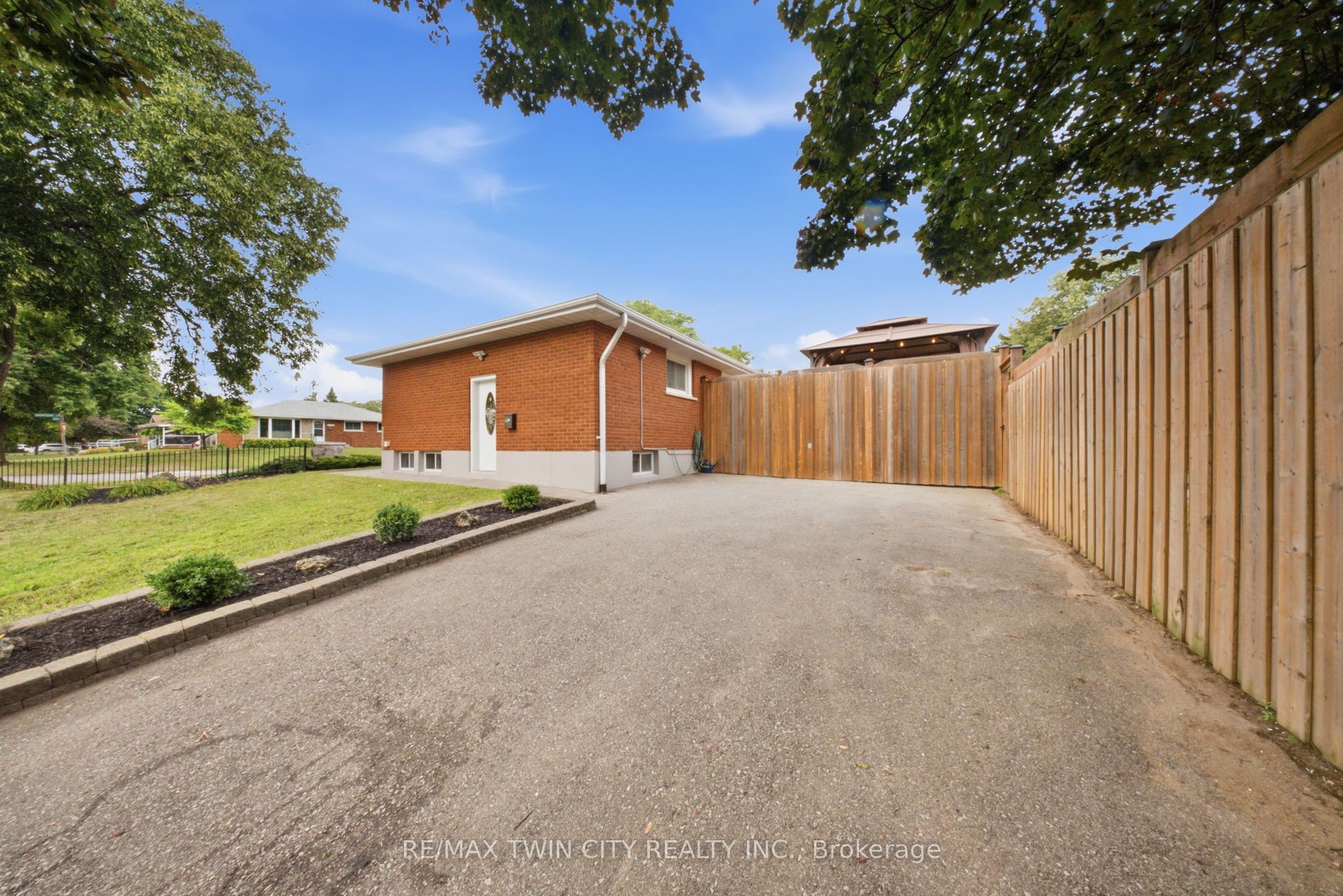 2 Frontenac Avenue, Brantford, ON N3R 3B6 photo 5