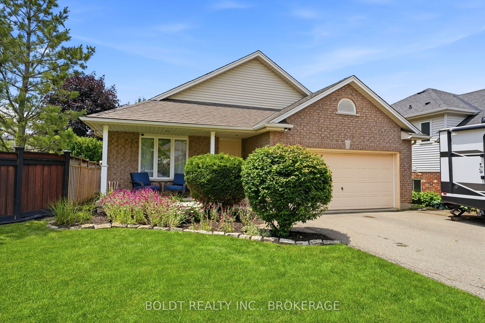 22 Graves Crescent, St. Catharines, ON L2S 3Z6