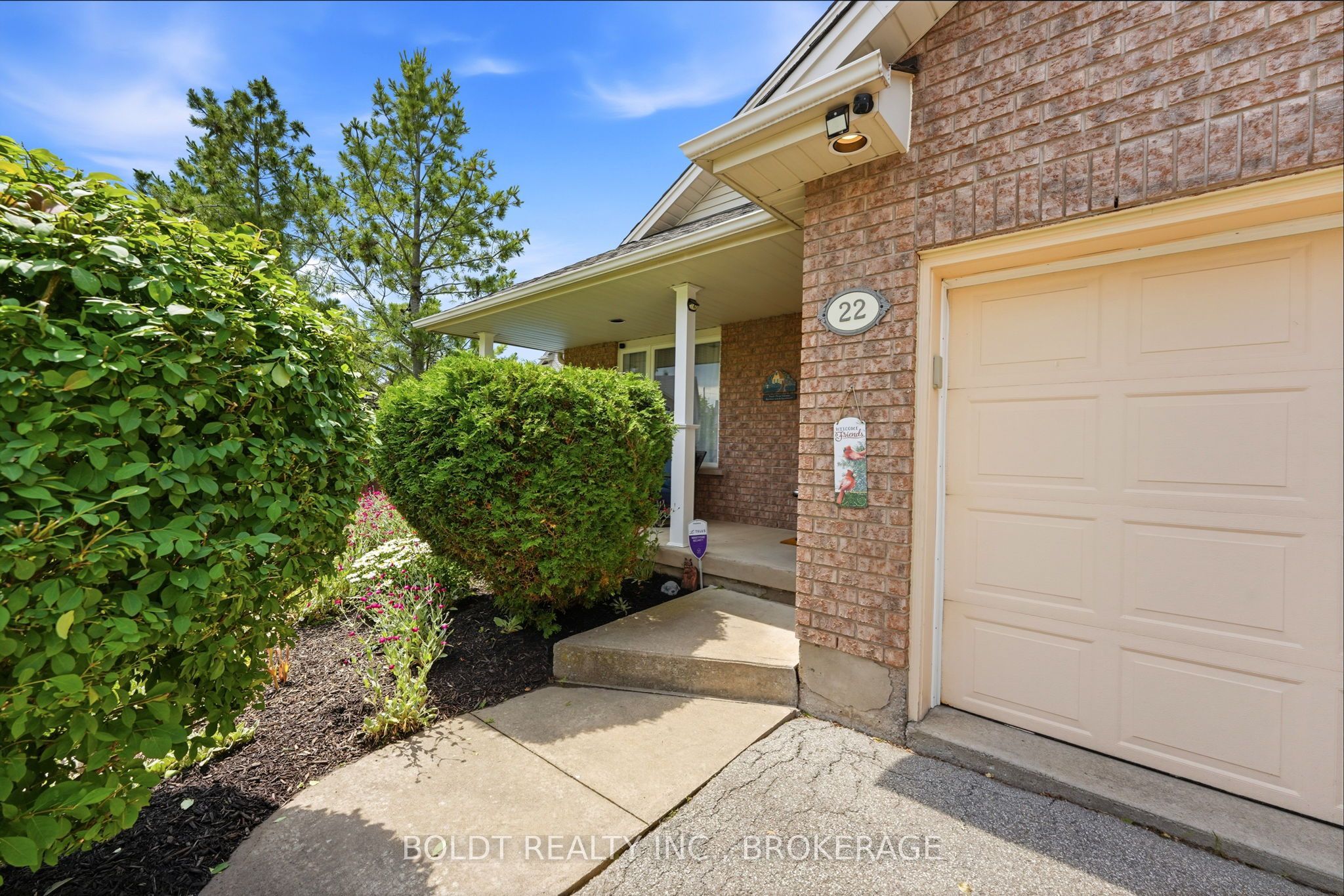 22 Graves Crescent, St. Catharines, ON L2S 3Z6 photo 2