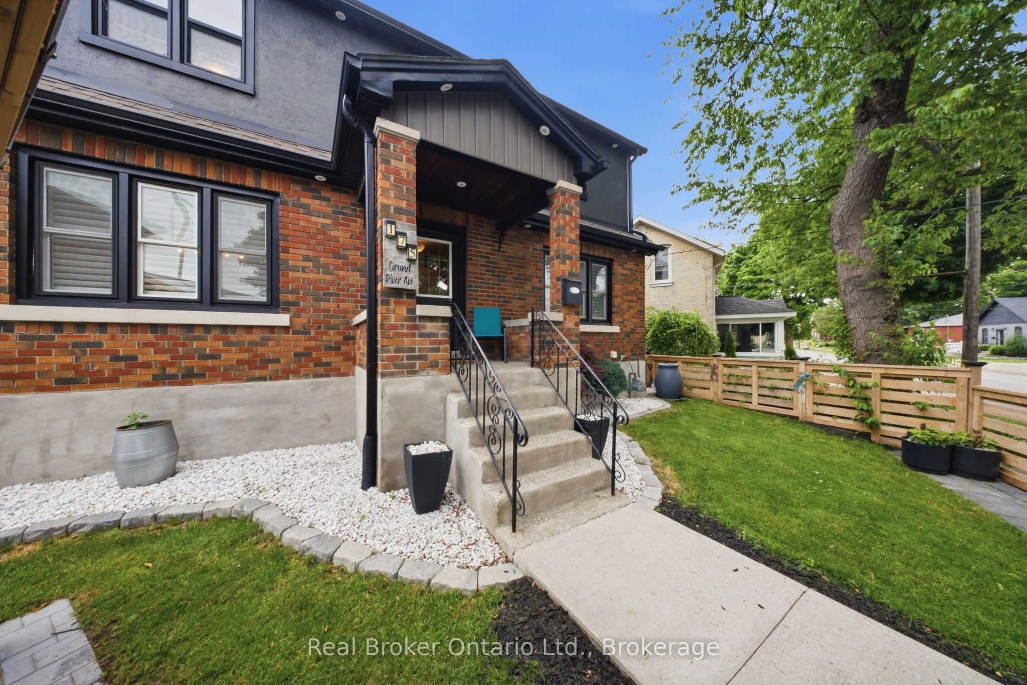 175 Grand River Avenue, Brantford, ON N3T 4X7 photo 2