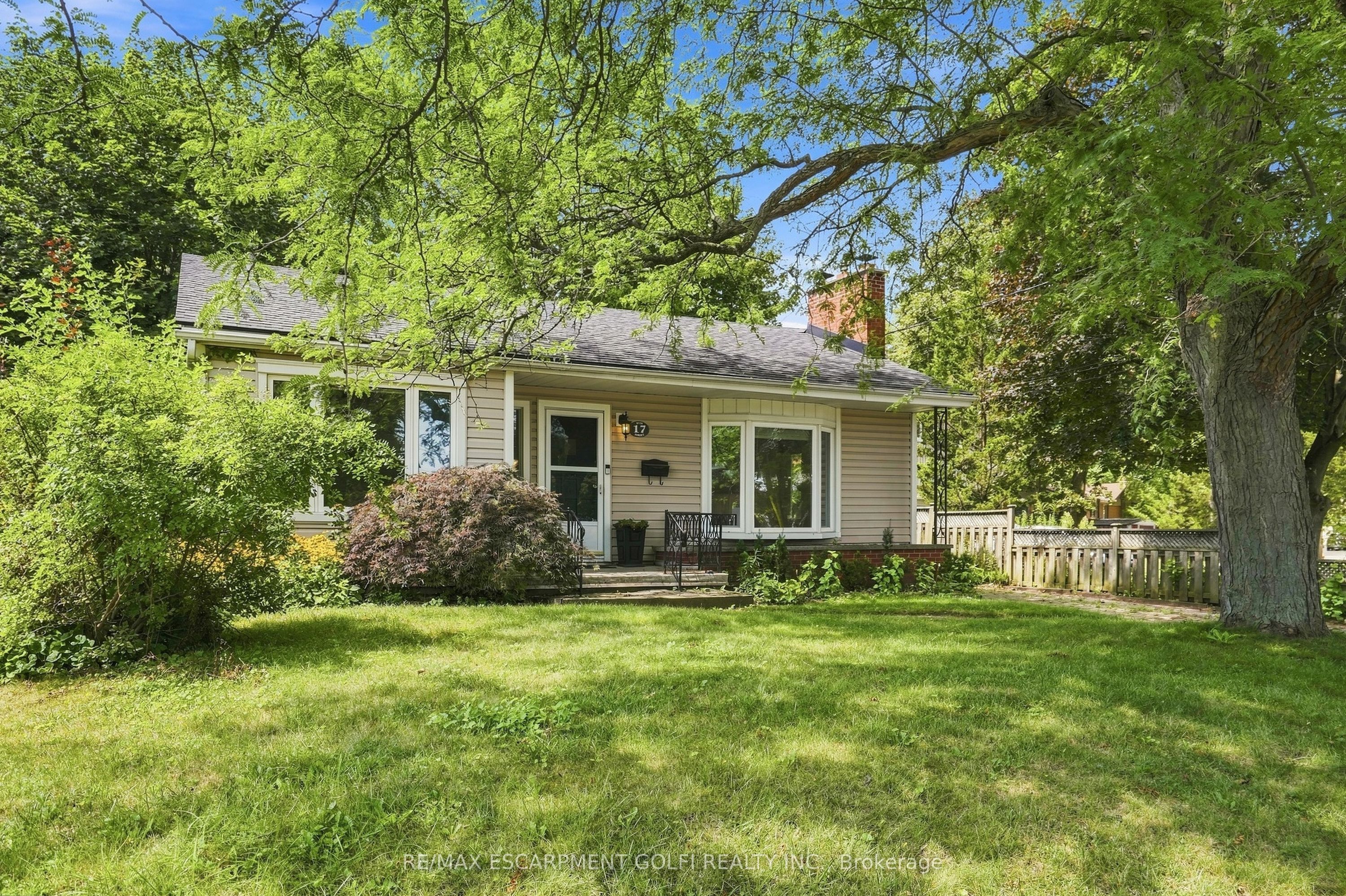 17 Rita Street MAIN, Hamilton, ON L9H 4S1 photo 2