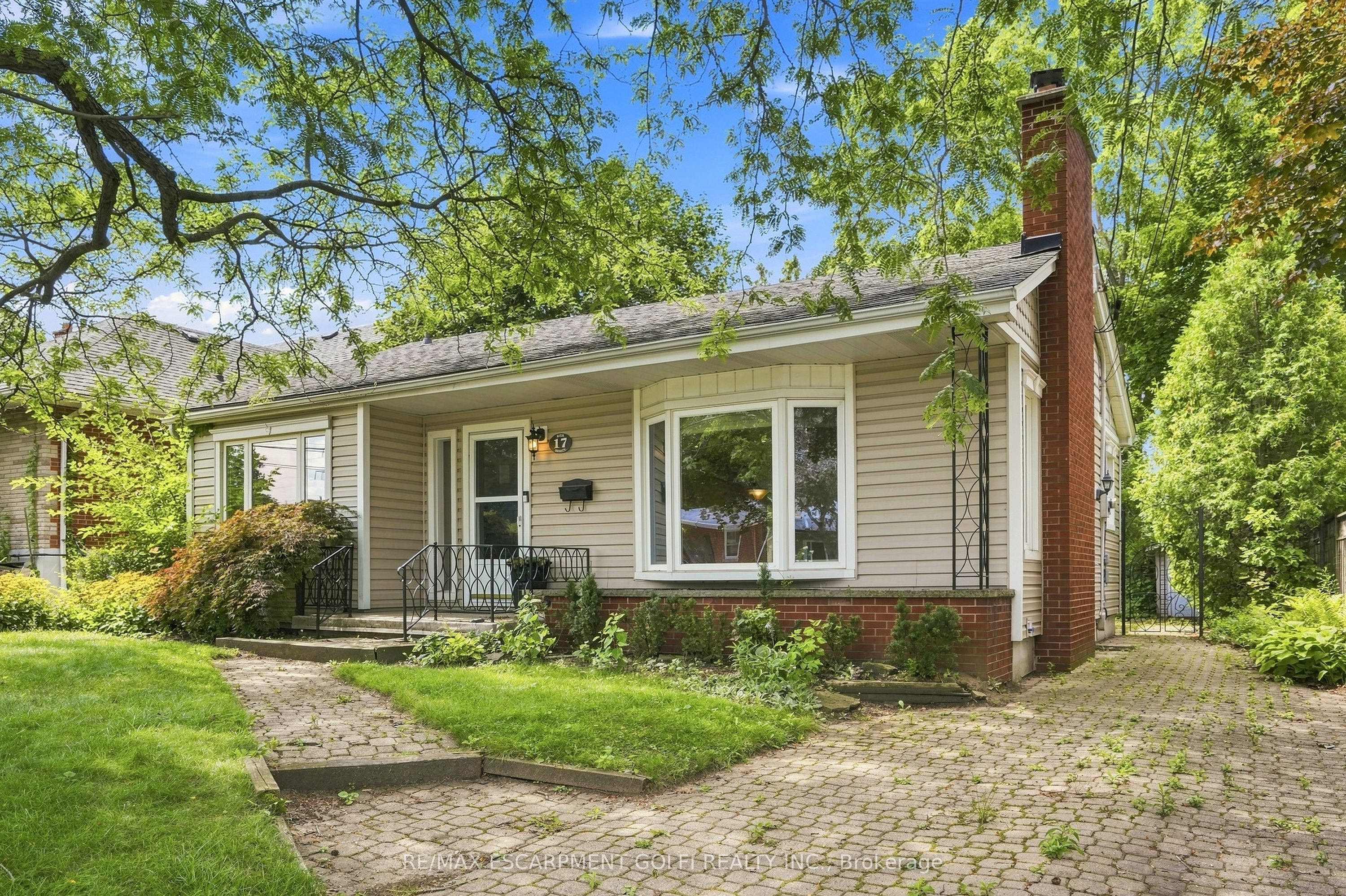 17 Rita Street MAIN, Hamilton, ON L9H 4S1 photo 3