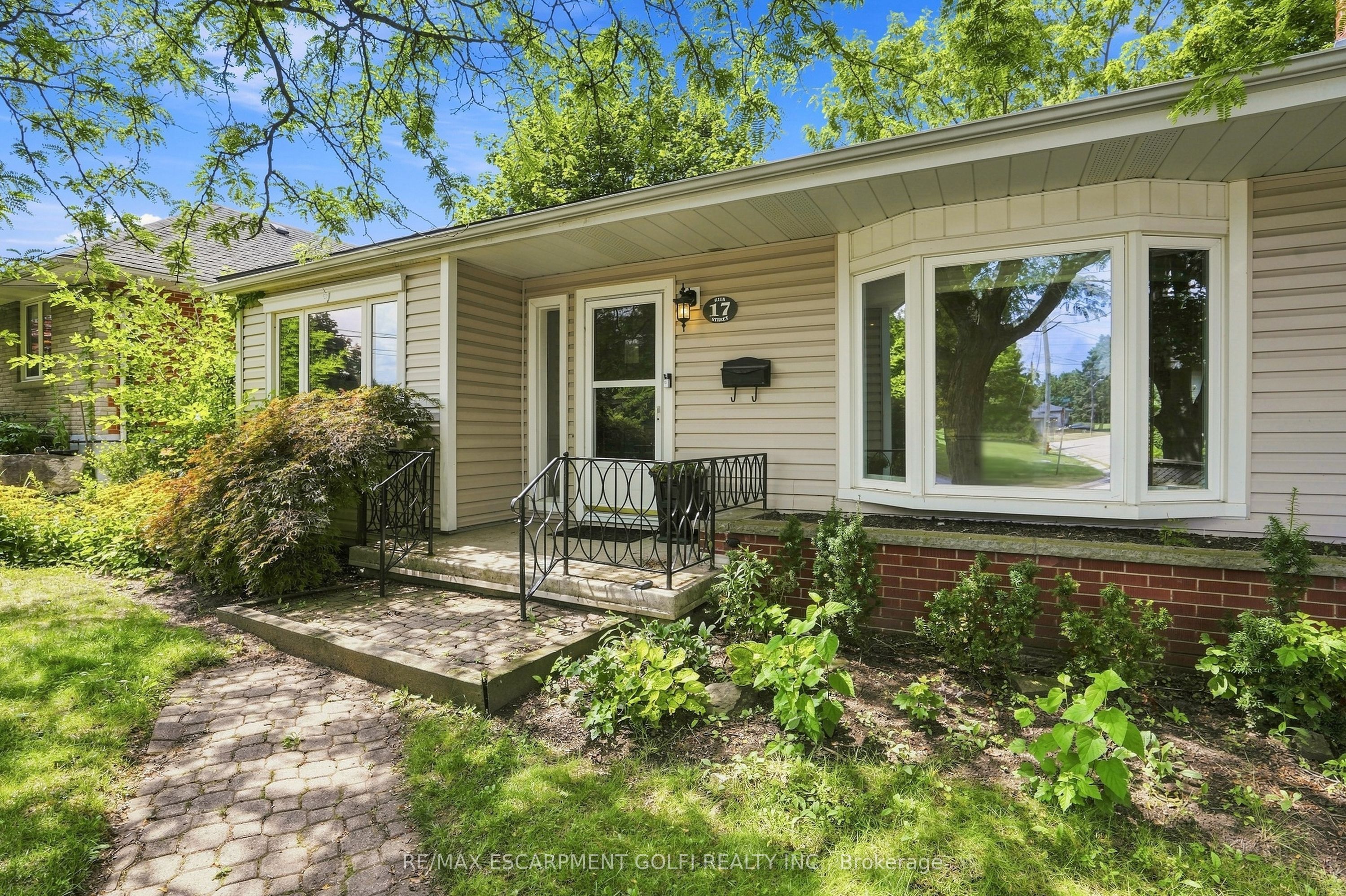 17 Rita Street MAIN, Hamilton, ON L9H 4S1 photo 4