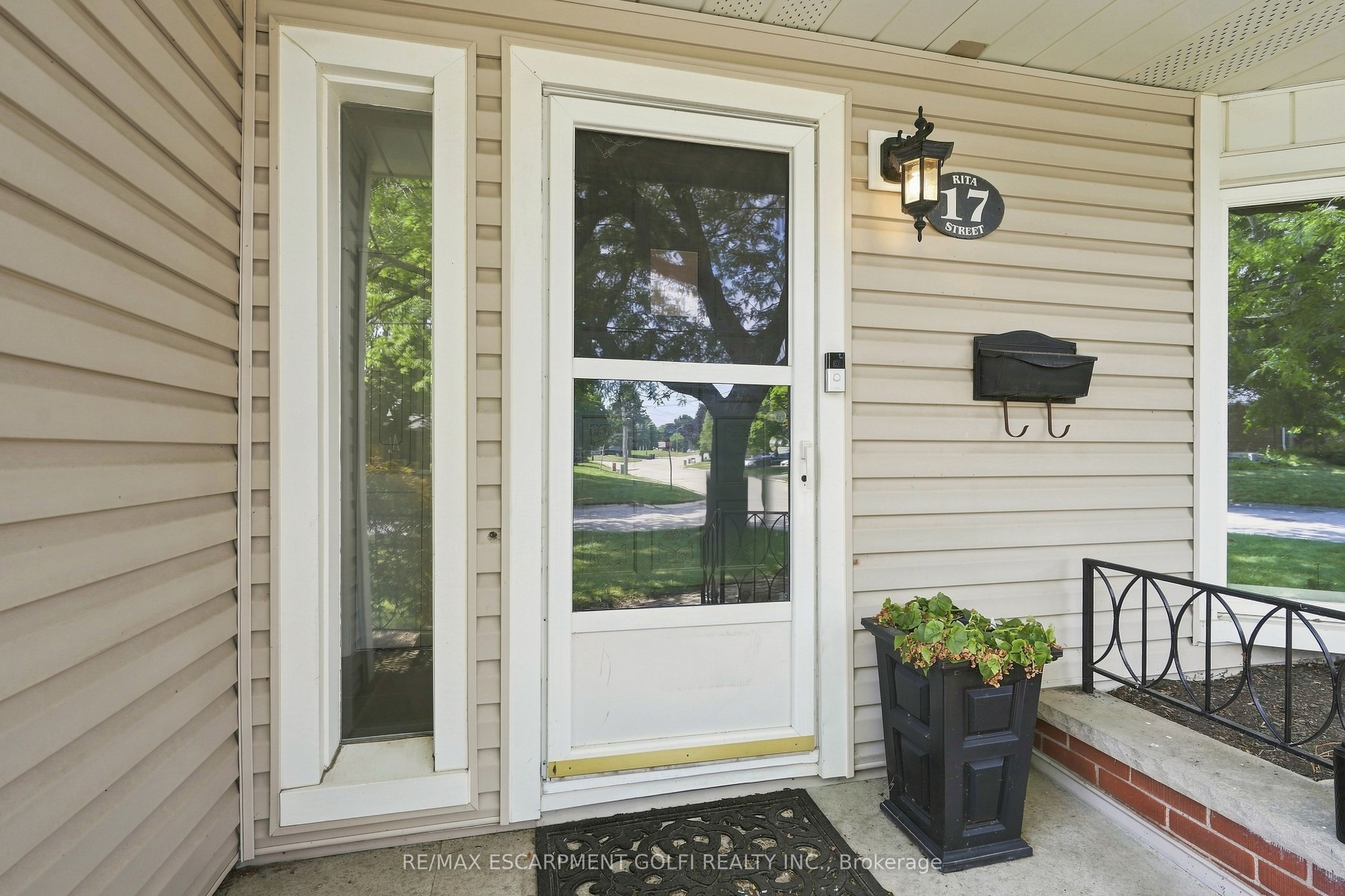17 Rita Street MAIN, Hamilton, ON L9H 4S1 photo 5